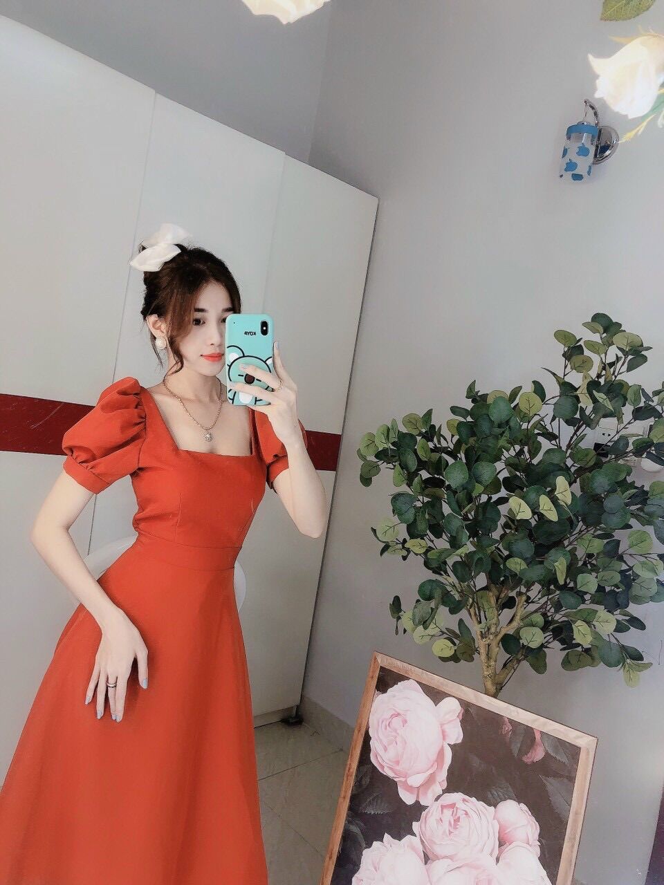 ĐẦM XOÈ CỔ VUÔNG TAY PHỒNG.