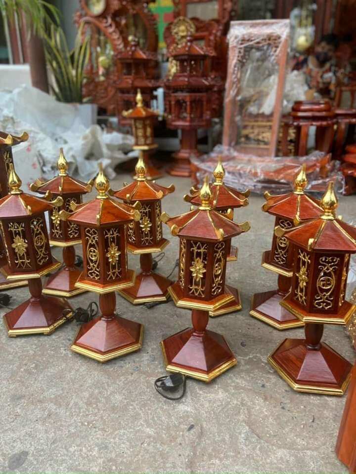Đèn thờ lục lăng mái chùa gỗ hương