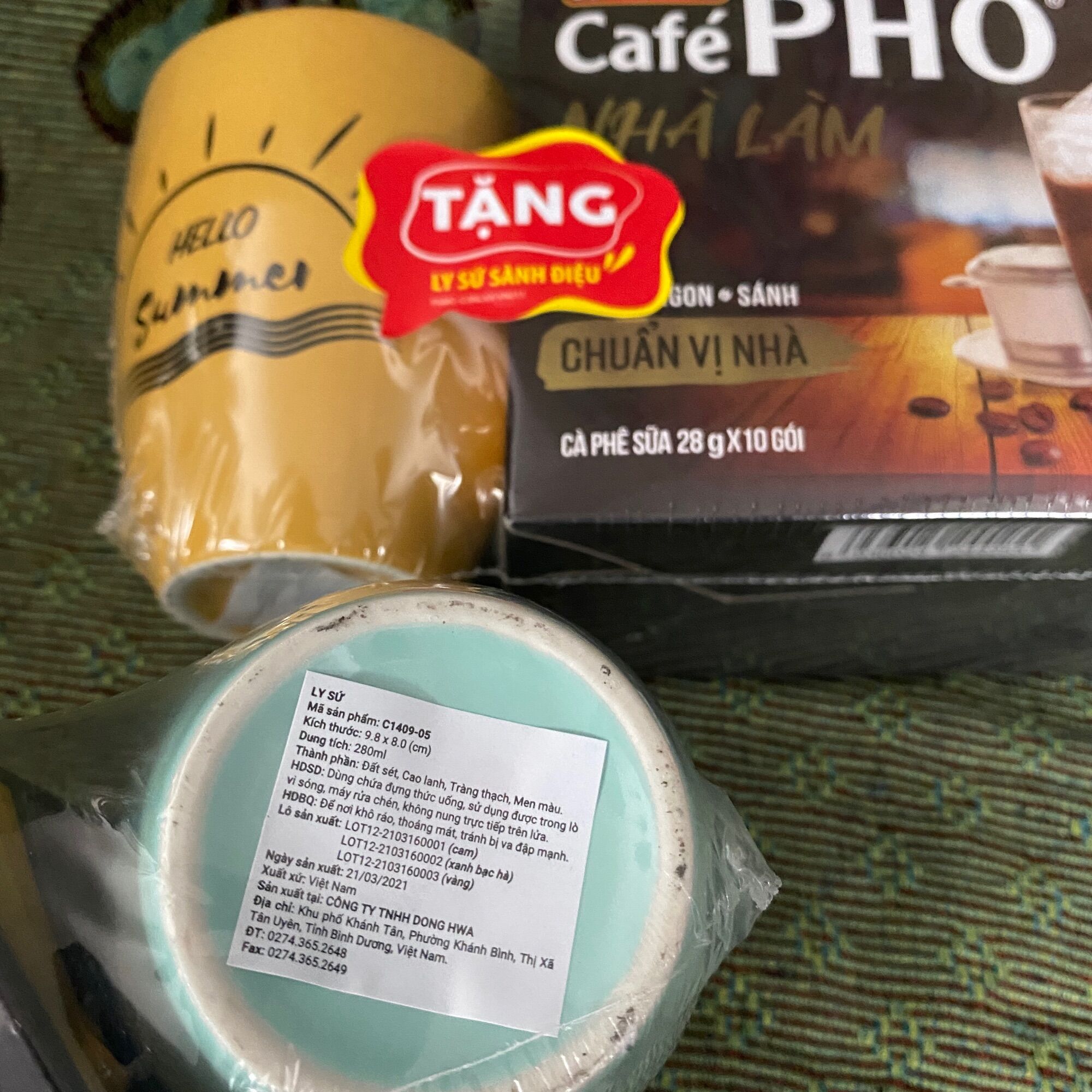 Cà phê phố tặng ly sứ