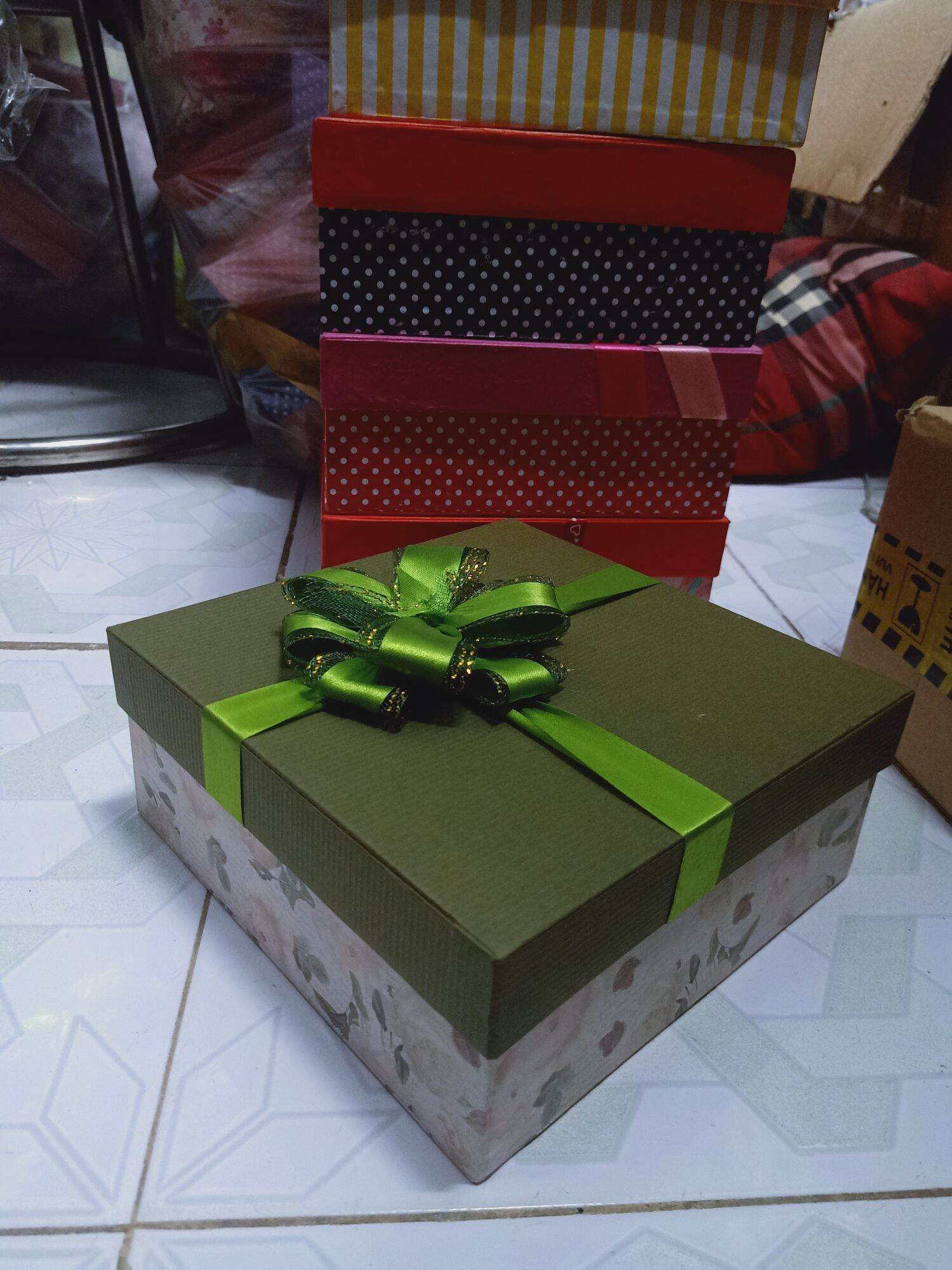 Hộp quà 23cm x cao 7cm ( Kèm hạt xốp)