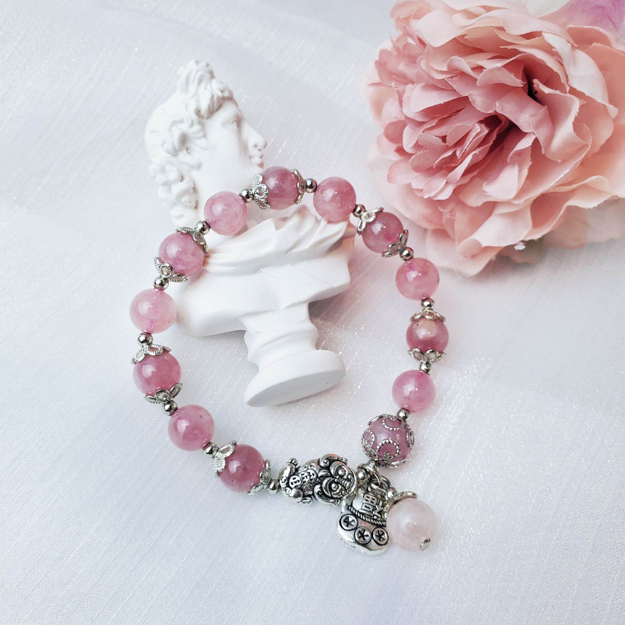 Vòng tay thạch anh hồng/thạch anh dâu tây hồng mix charm bạc