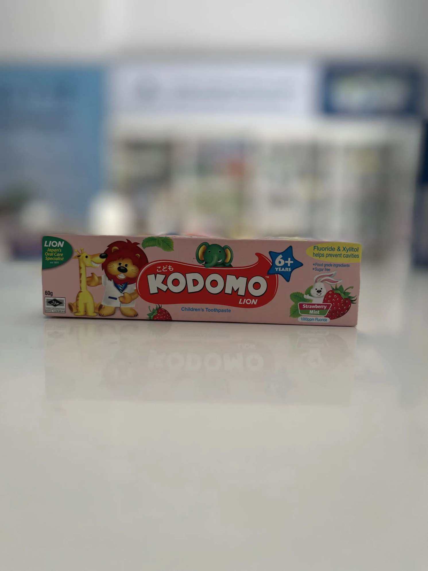 Kem đánh răng Kodomo cho trẻ từ 6 tuổi - Hương Dâu và Bạc hà