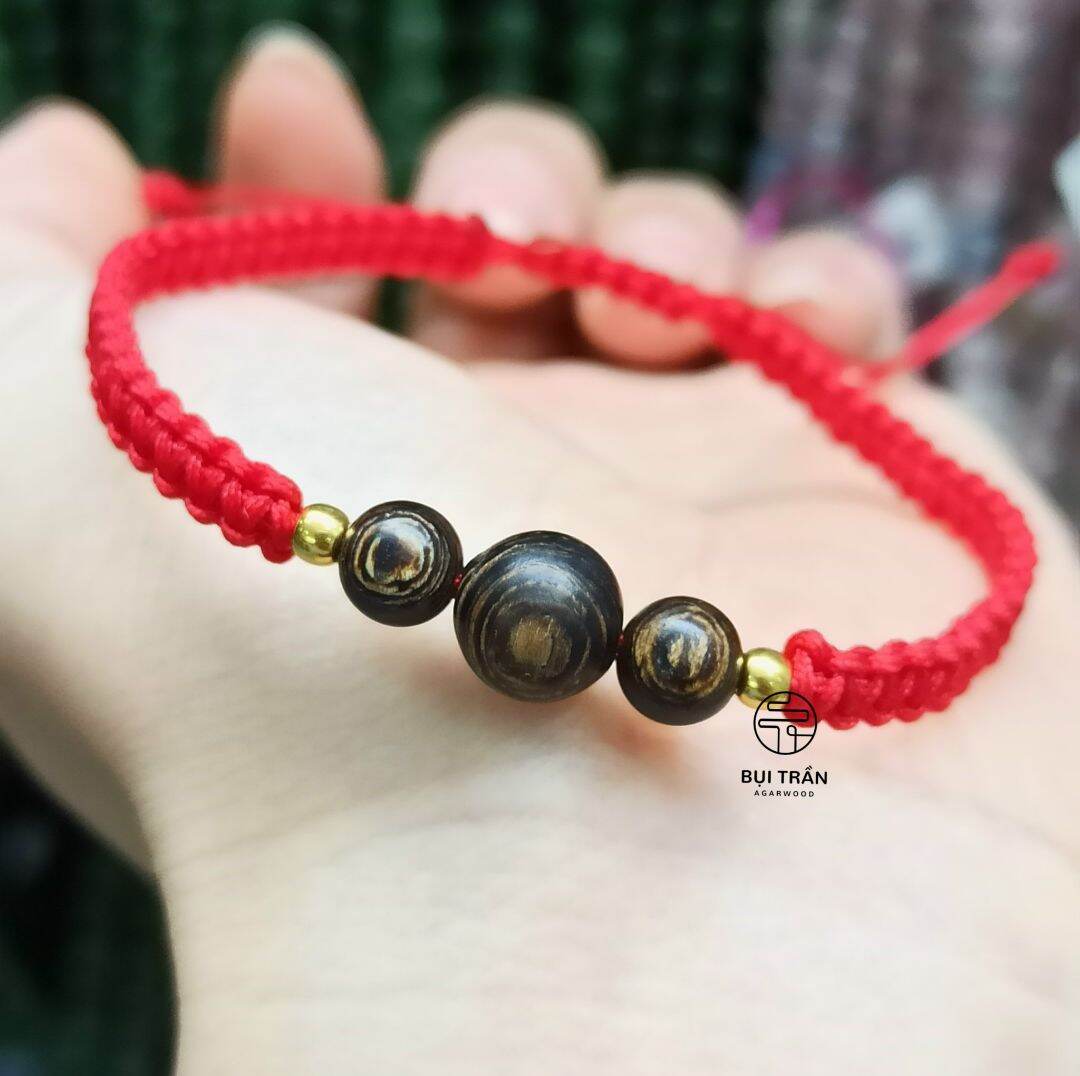 Vòng trầm hương sánh chìm phong thủy tết chỉ đỏ mix bi vàng 10k