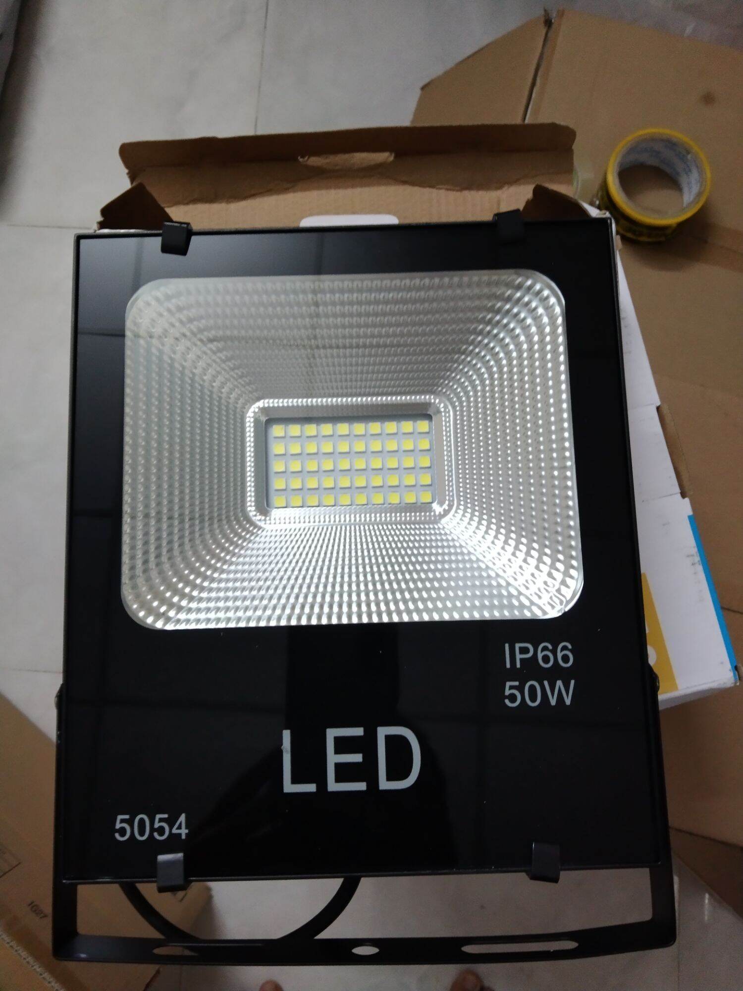 Đèn pha led SMD  IP66 5054 50W/100W/150W200W (6500K sáng trắng/vàng ) bảo hành 12 tháng