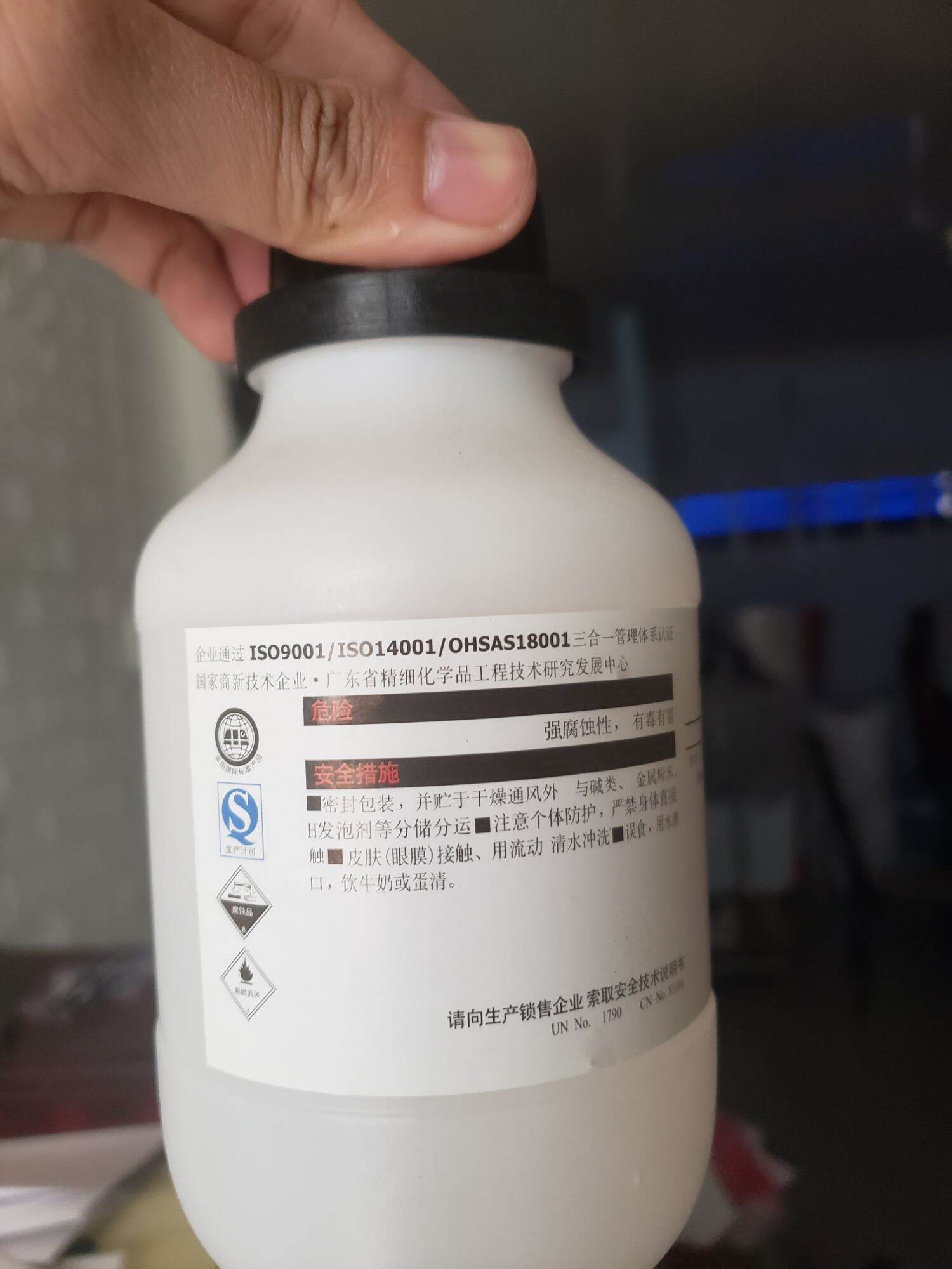 Dung dịch tẩy rửa thủy tinh hidroflorua HF