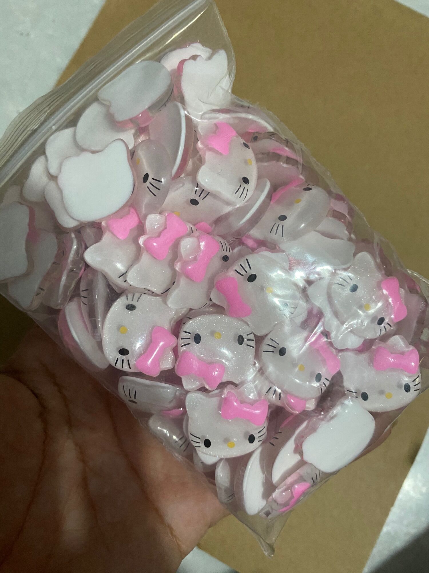 Gói 10 hạt charm hình mèo kitty