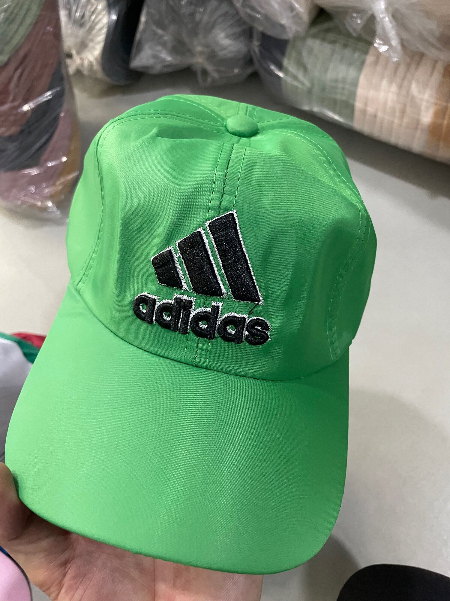Mũ lưỡi trai chất liệu Dù thêu AdidasSs