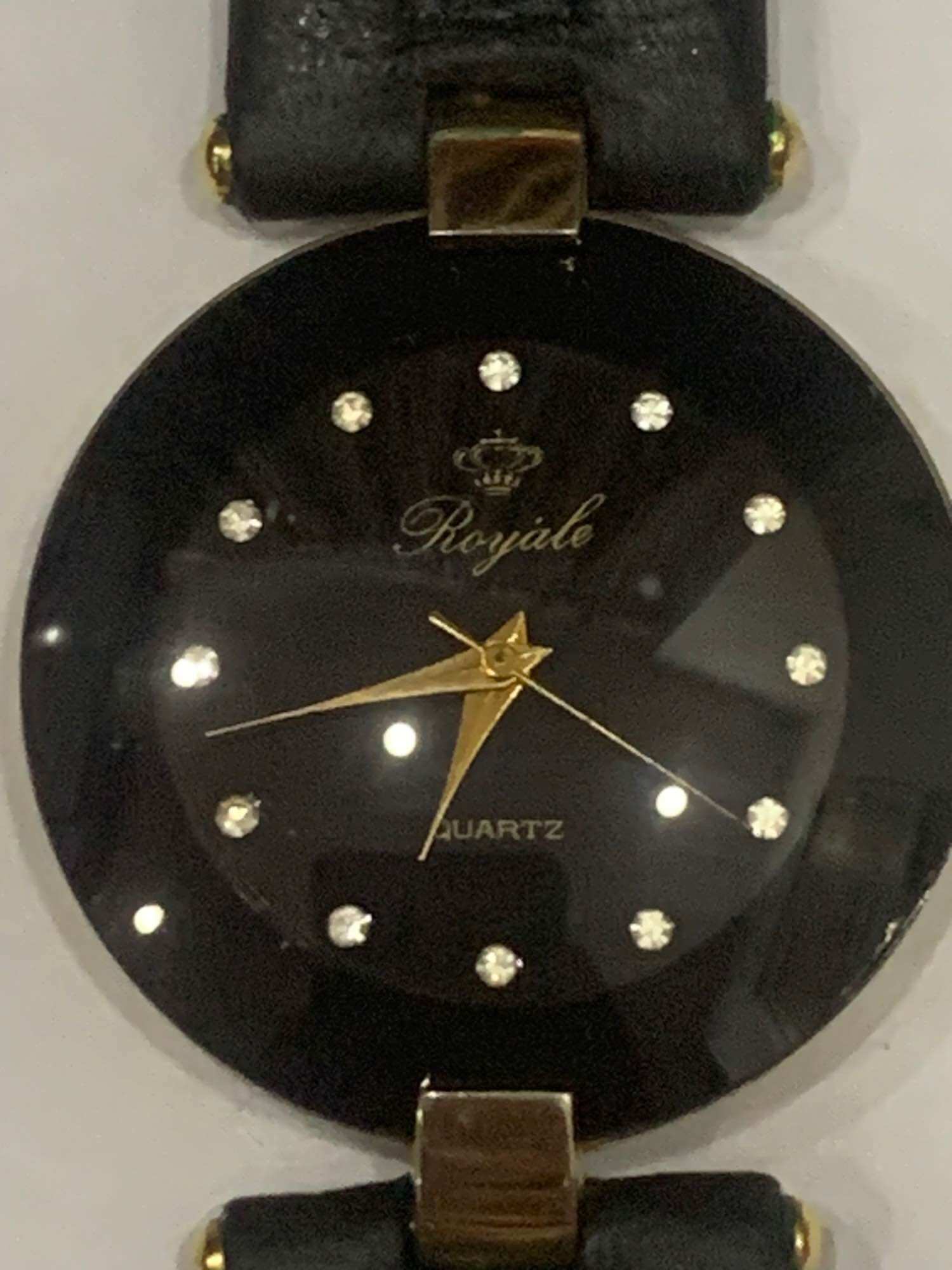 Đồng hồ nữ ROYALE QUARTZ, Máy MIYOTA size 32mm , kính cong tràn viền, đáy xoáy chống nước, cọc số đính đá, khung bọc vàng, dây da còn tốt