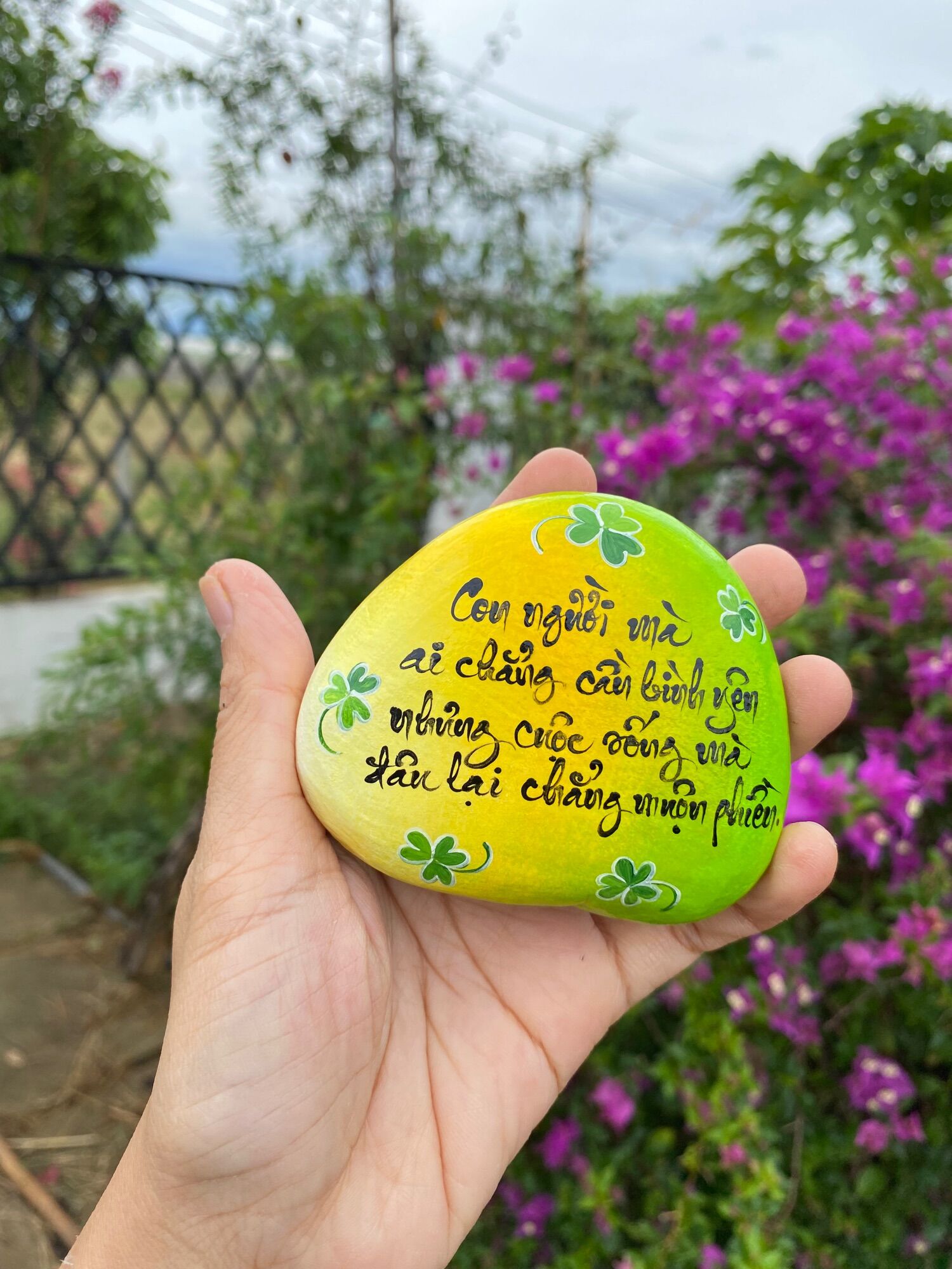 Tranh đá cuội bài thơ 1 tặng kèm túi voan dây rút siêu xinh
