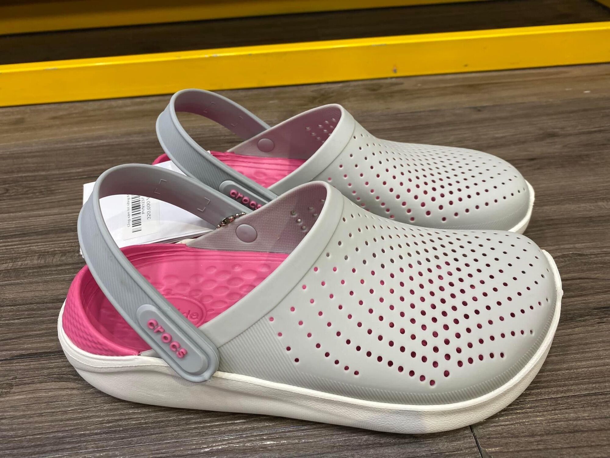 Dép Sục nhựa Crocs Literide chống thấm nước (Màu xám/hồng)