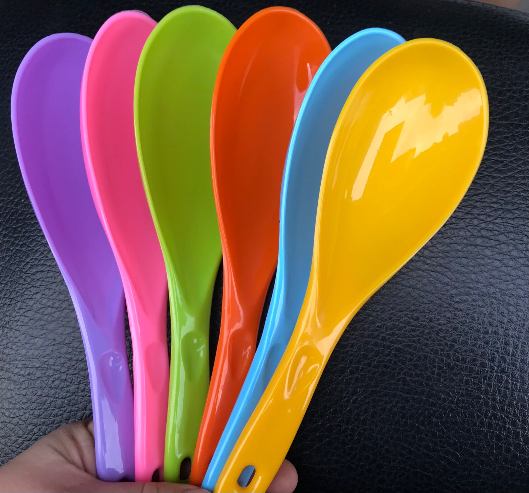 🍱 Lố 12 Cái Vá Cơm Nhựa Dẻo NHIỀU MÀU ( Dài 21cm,Hình thật)