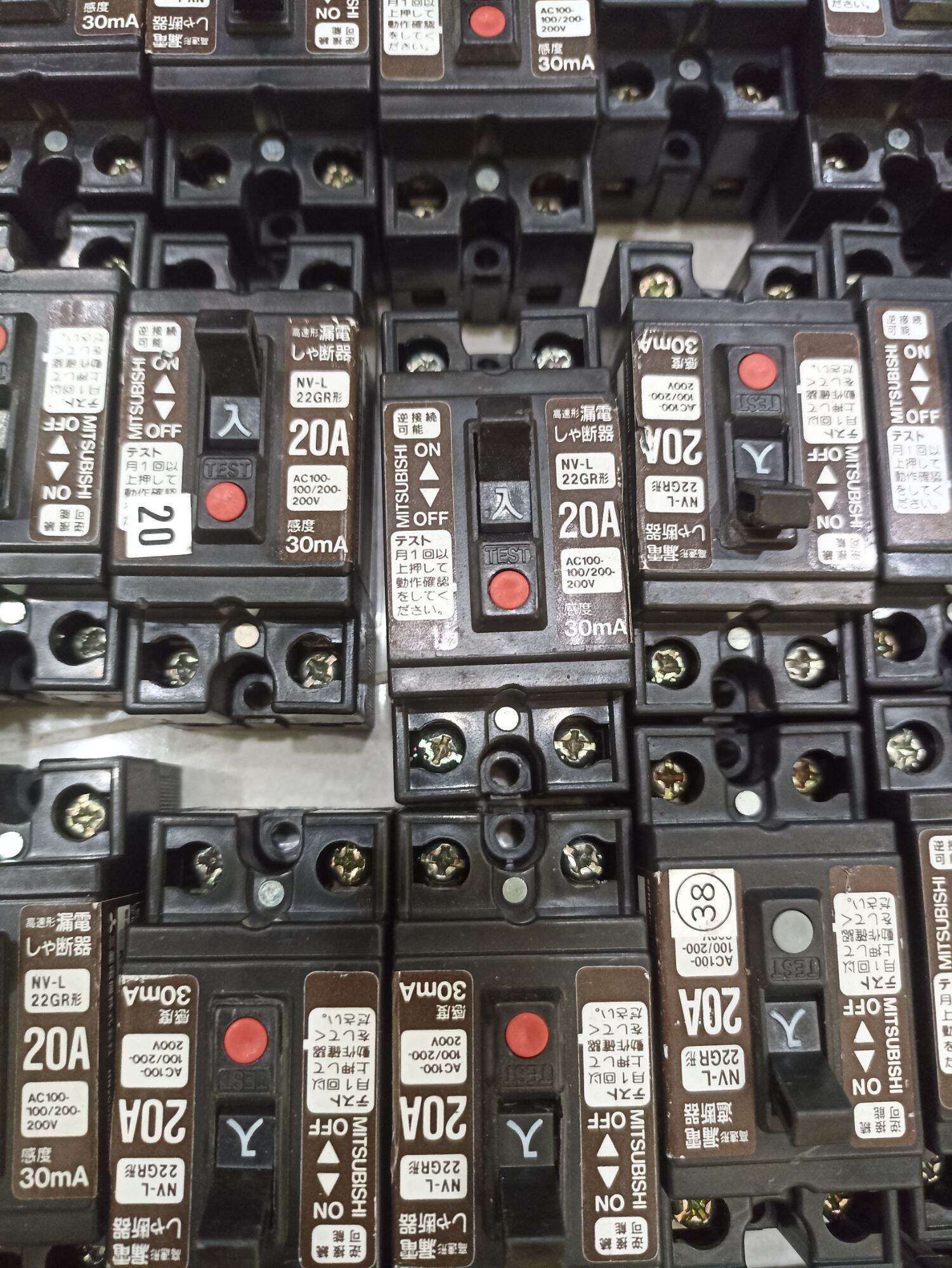 cb chống giật 20A mitsubishi