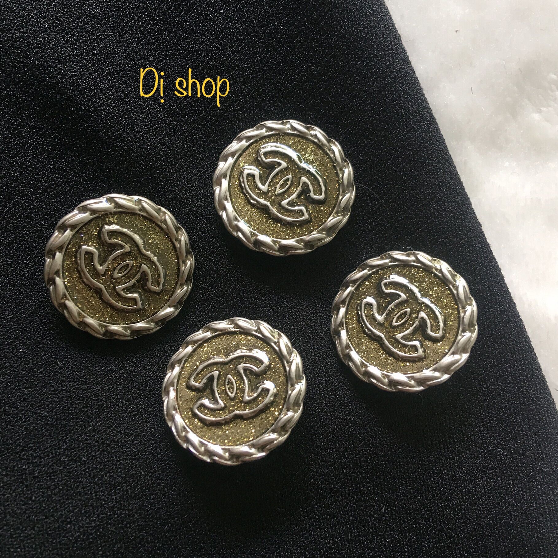 1 nút kim loại thương hiệu size 2cm