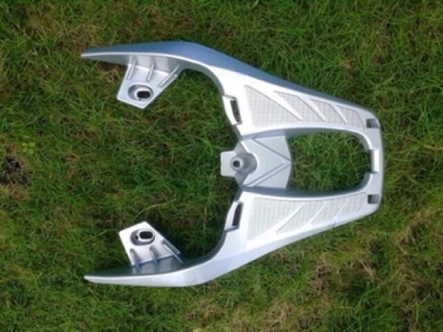 Cảng sau kiểu 300i gắn xe ab airblade 2013-2021 đen nhám & bạc bóng