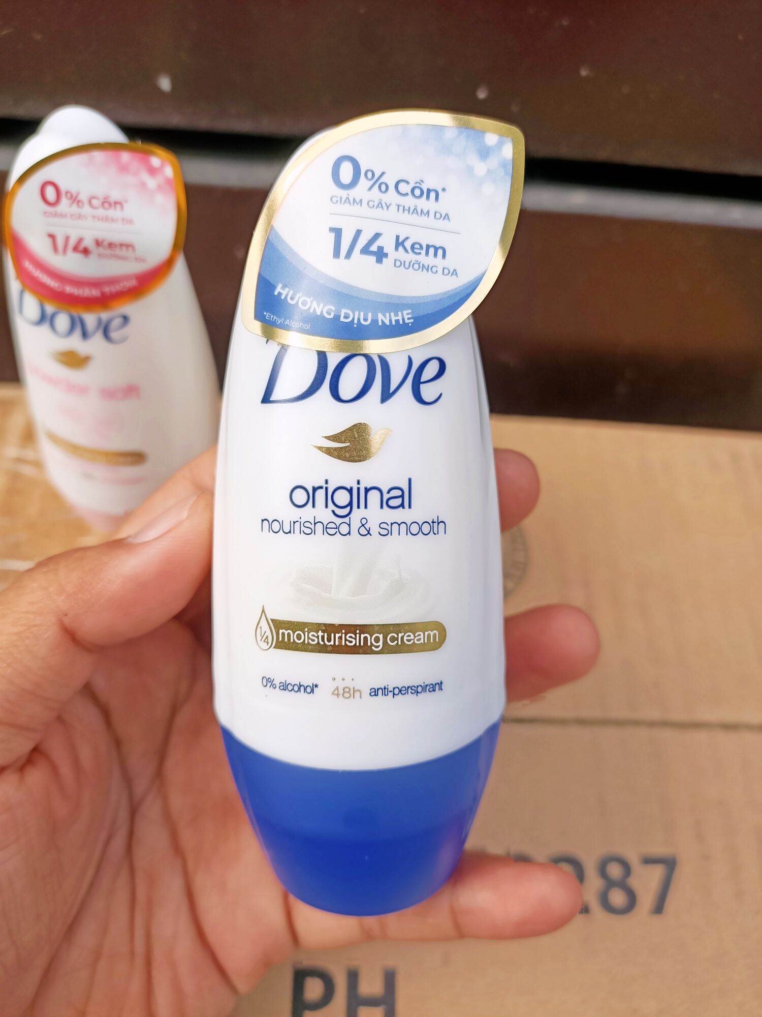Lăn khử mùi dưỡng trắng Dove 40ml