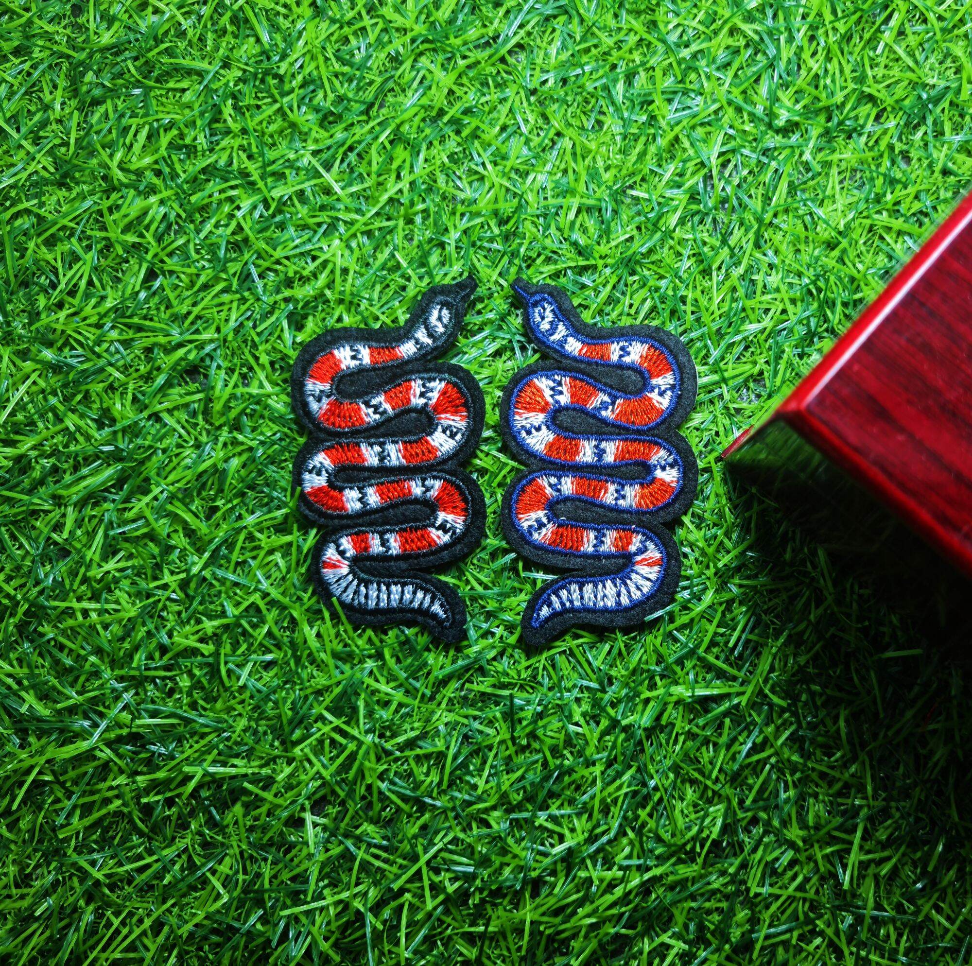 Sticker rắn Guccii