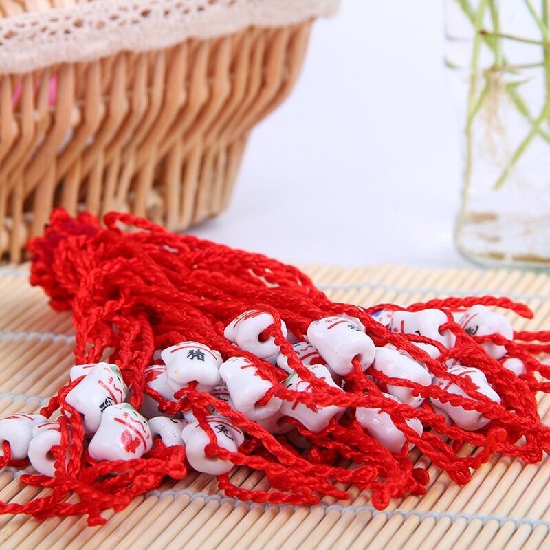 Vòng mèo thần tài gốm sứ chỉ đỏ may mắn