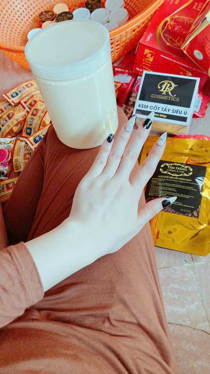 Kem body cốt tẩy siêu ủ trắng mạnh DK