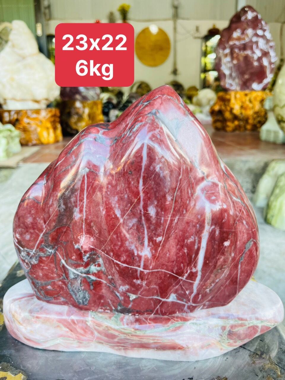 Cây đá phong thủy spentine màu đỏ tự nhiên nguyên khối