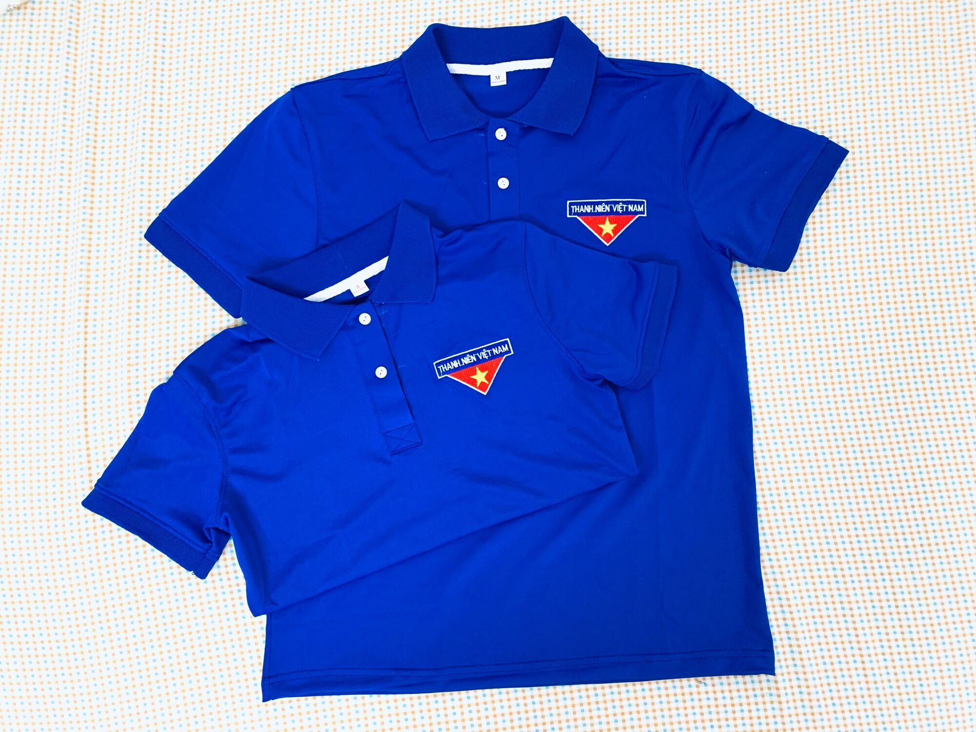 ÁO THUN ĐOÀN CHẤT POLY LOGO THÊU CO GIÃN 4 CHIỀU