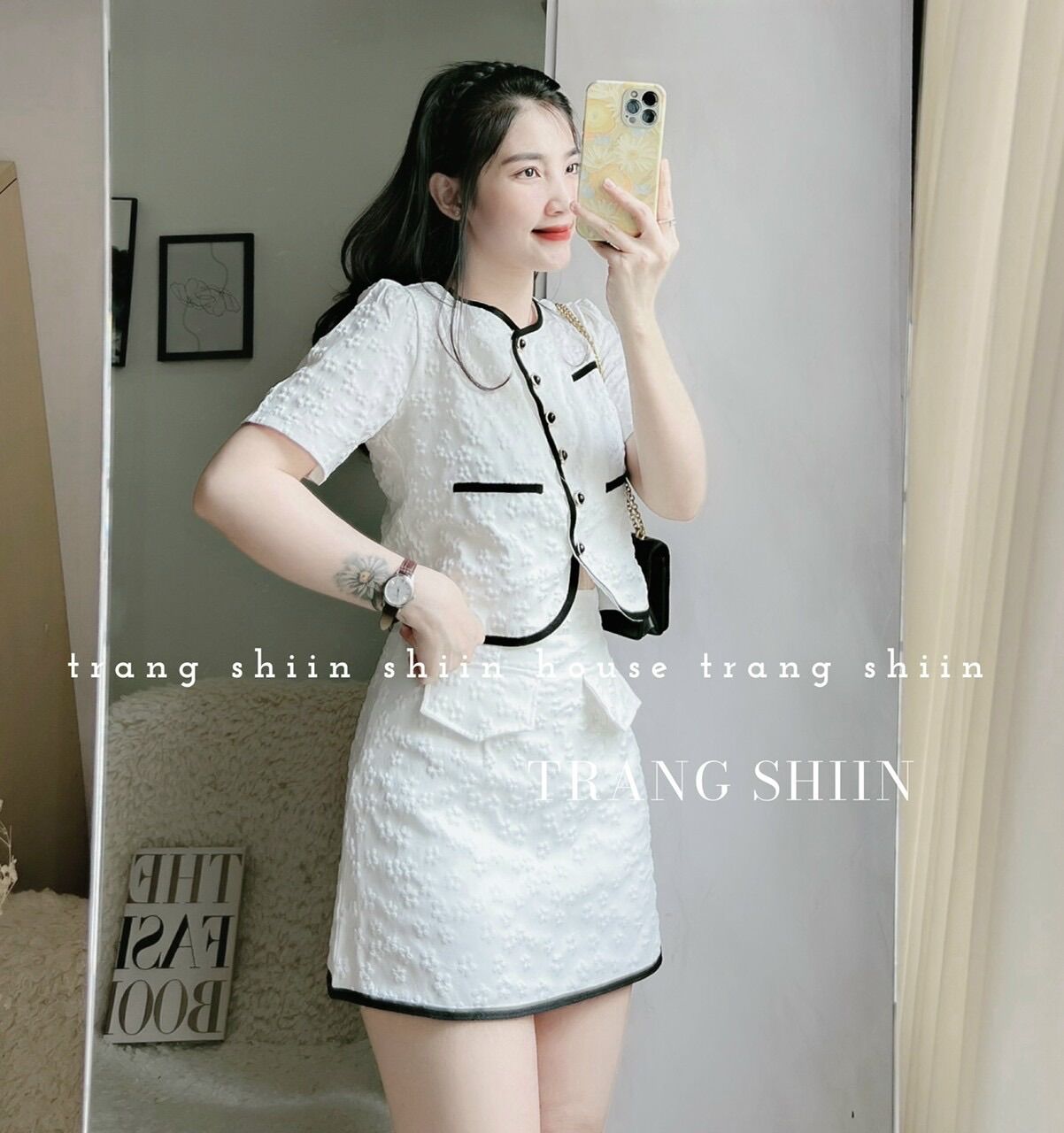 Set gấm dập nổi viền đen chân váy