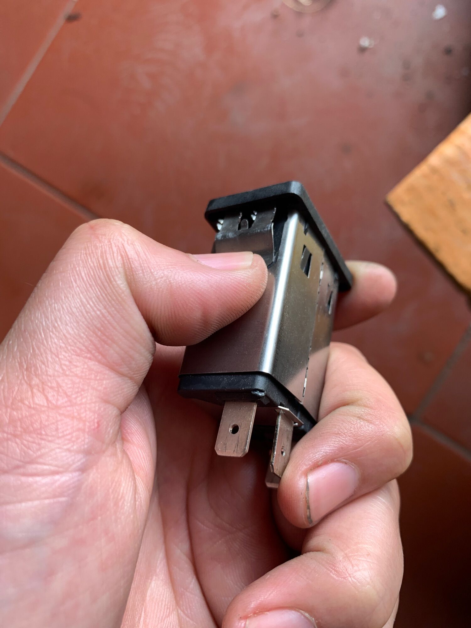 Đui cắm lọc điện Thụy sĩ 15A