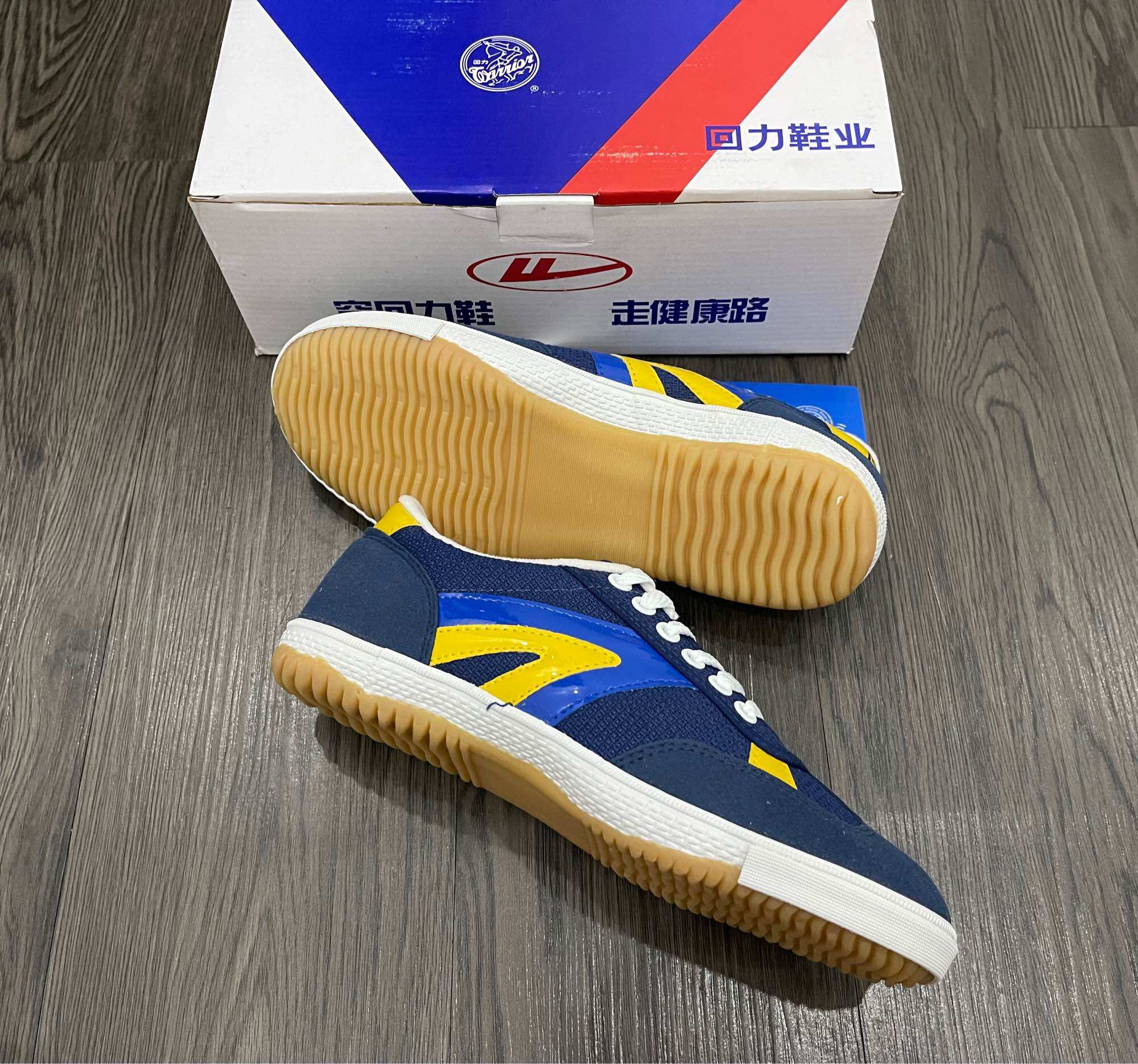 Giày Bata Phủi Warrior WT5 ShangHai chính hãng ( Trắng,Tím Than)