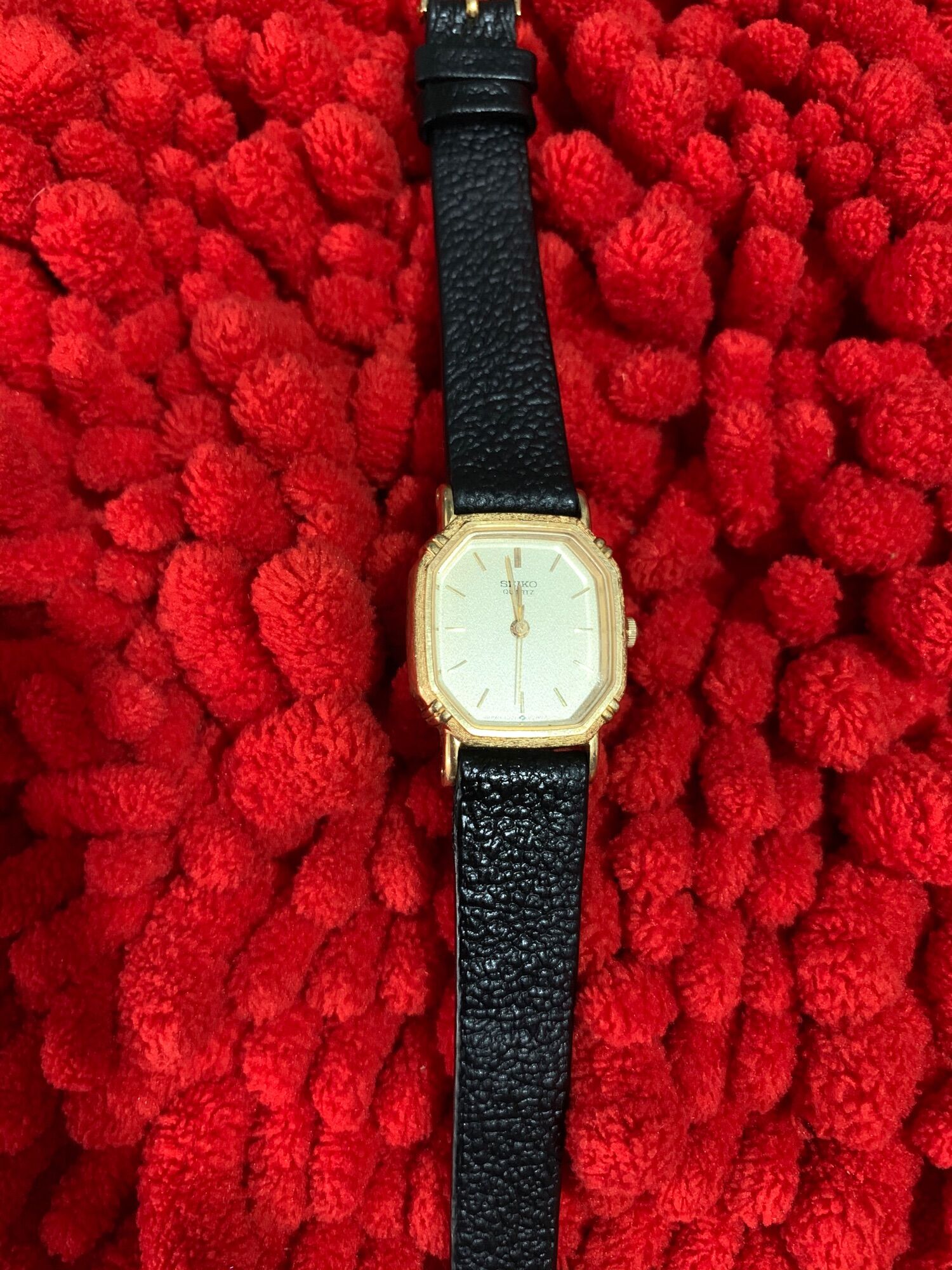 Đồng hồ nữ Seiko vuông nhỏ hàng si