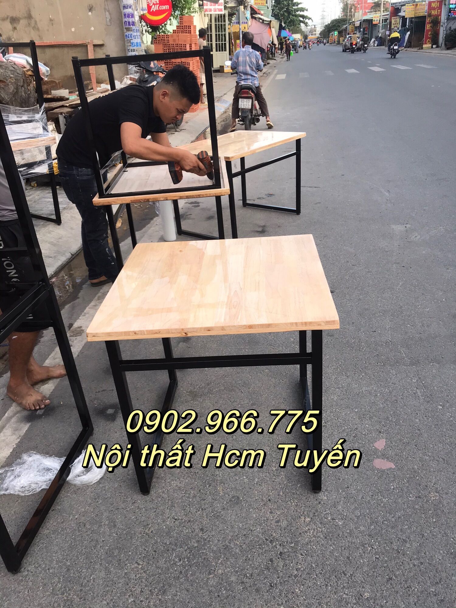 Bàn gỗ chân sắt 60x60cm