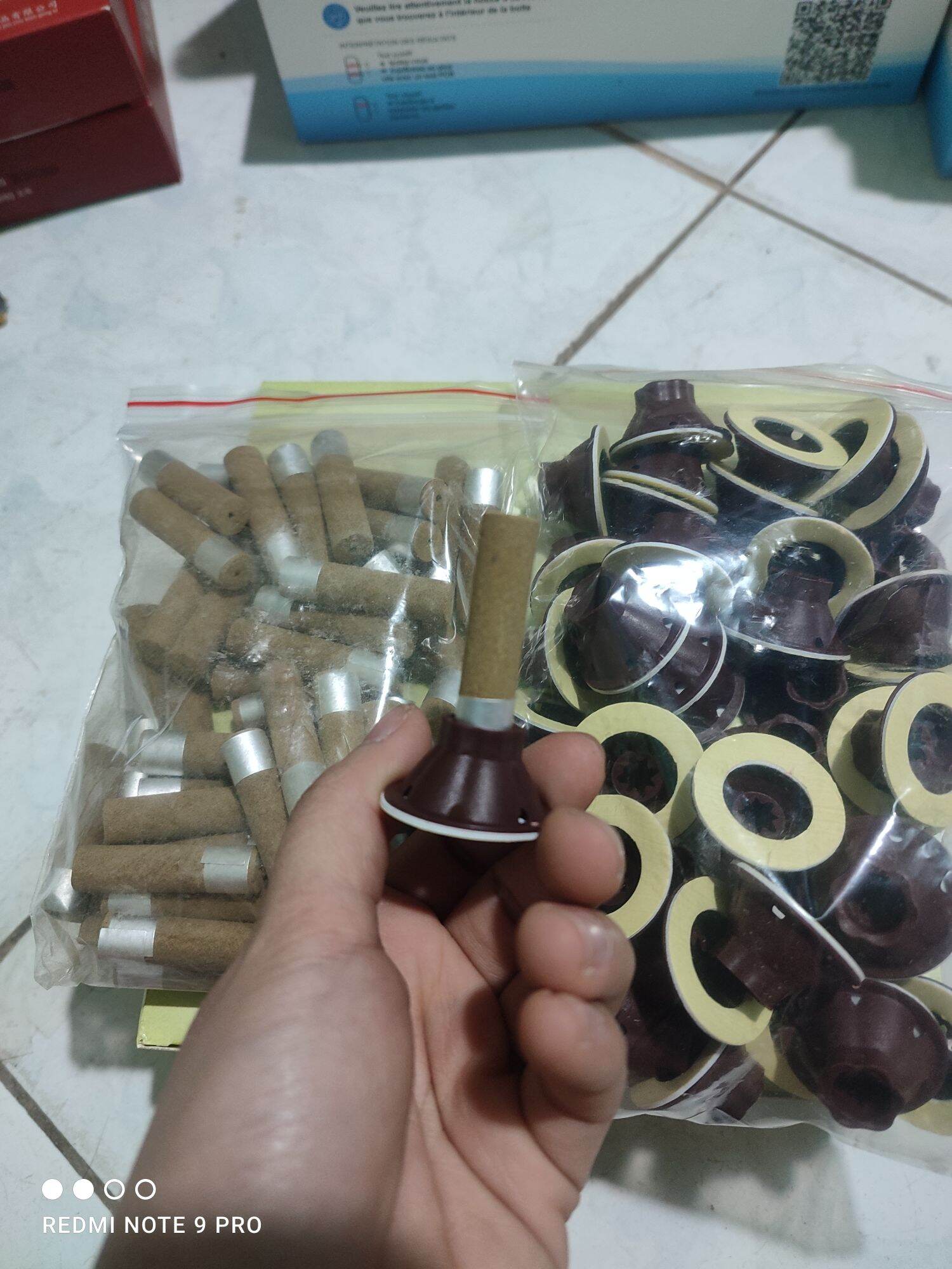 Ngải cứu chân đế dán 1 hộp 50 (cây + đế)