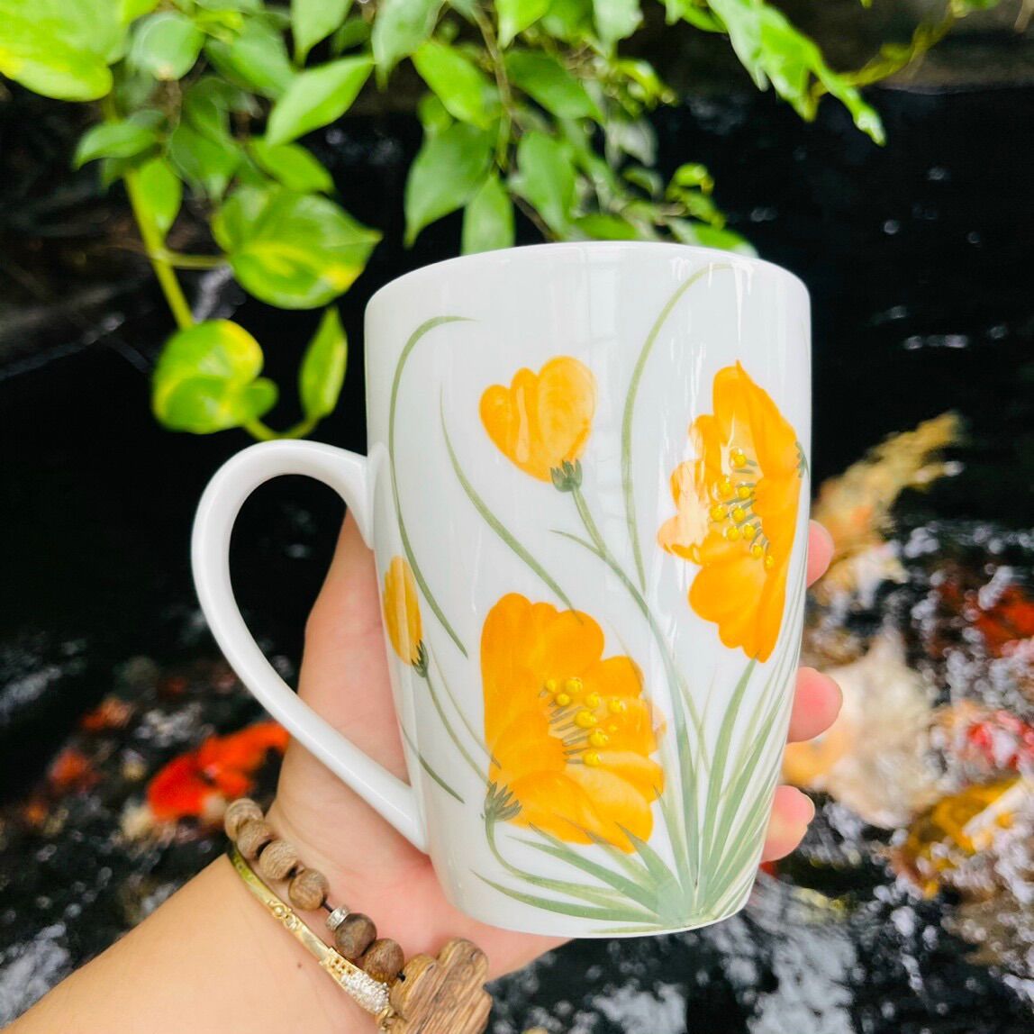 Ly- cốc uống nước. Gốm sứ Bát Tràng.