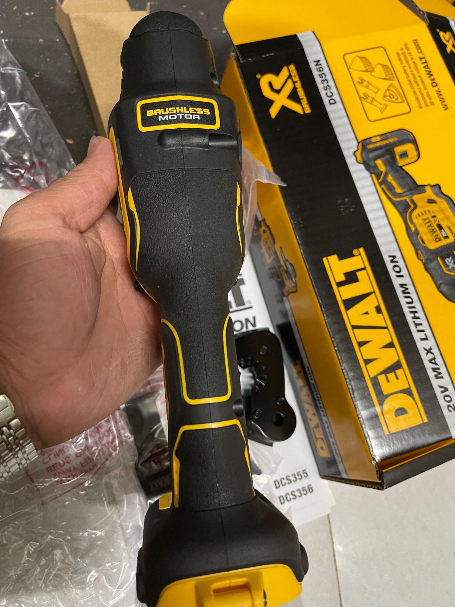 [HCM]DCS356N Thân máy cắt rung dùng pin 20V Max 18V DeWALT