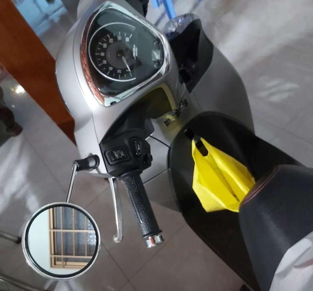 Gương chiếu hậu tròn lớn A4 .