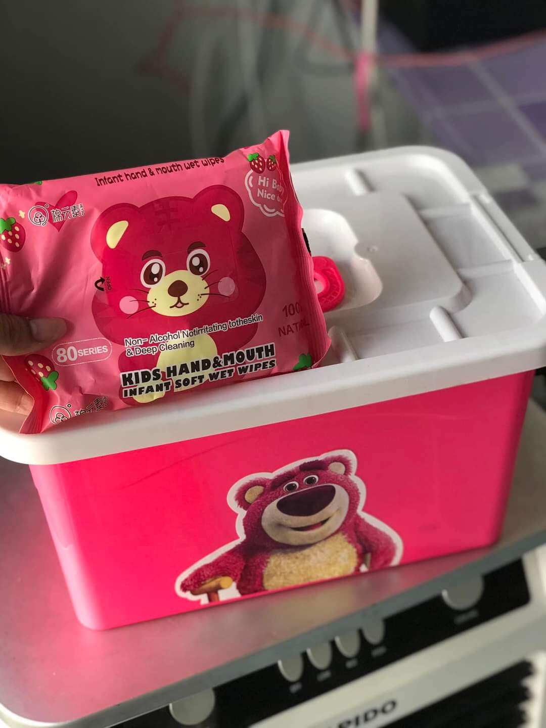 Thùng 10 bịt khăn ướt gấu dâu