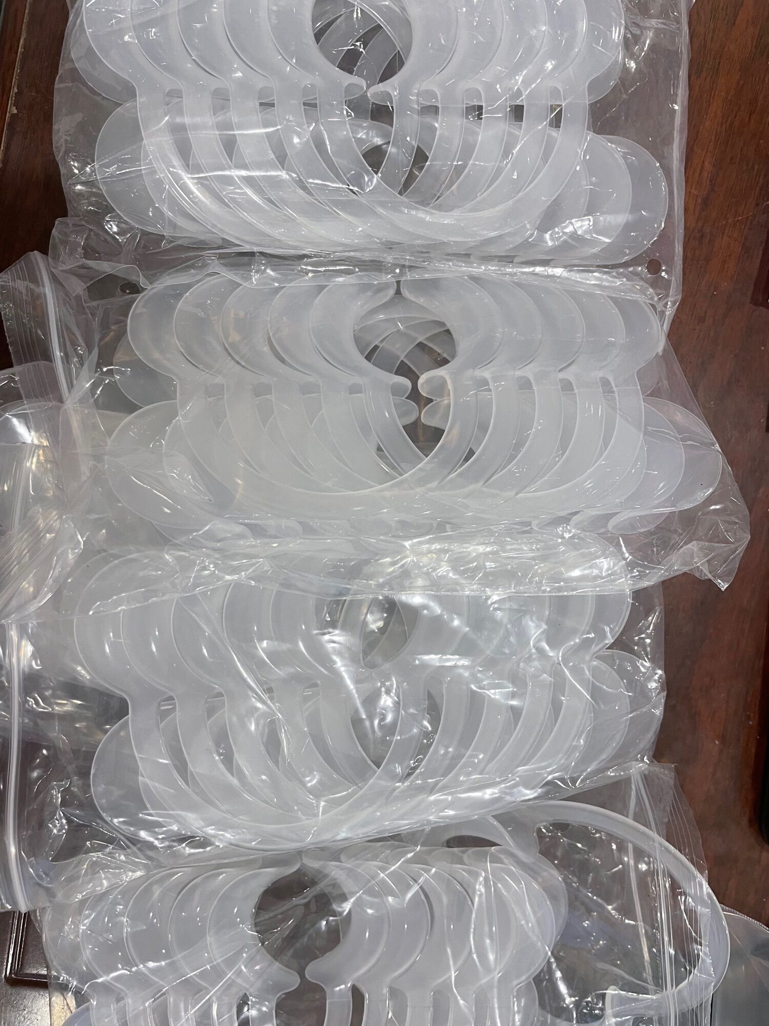 Banh môi . Banh miệng . Nhựa dẻo . Banh miệng khi tẩy trắng răng