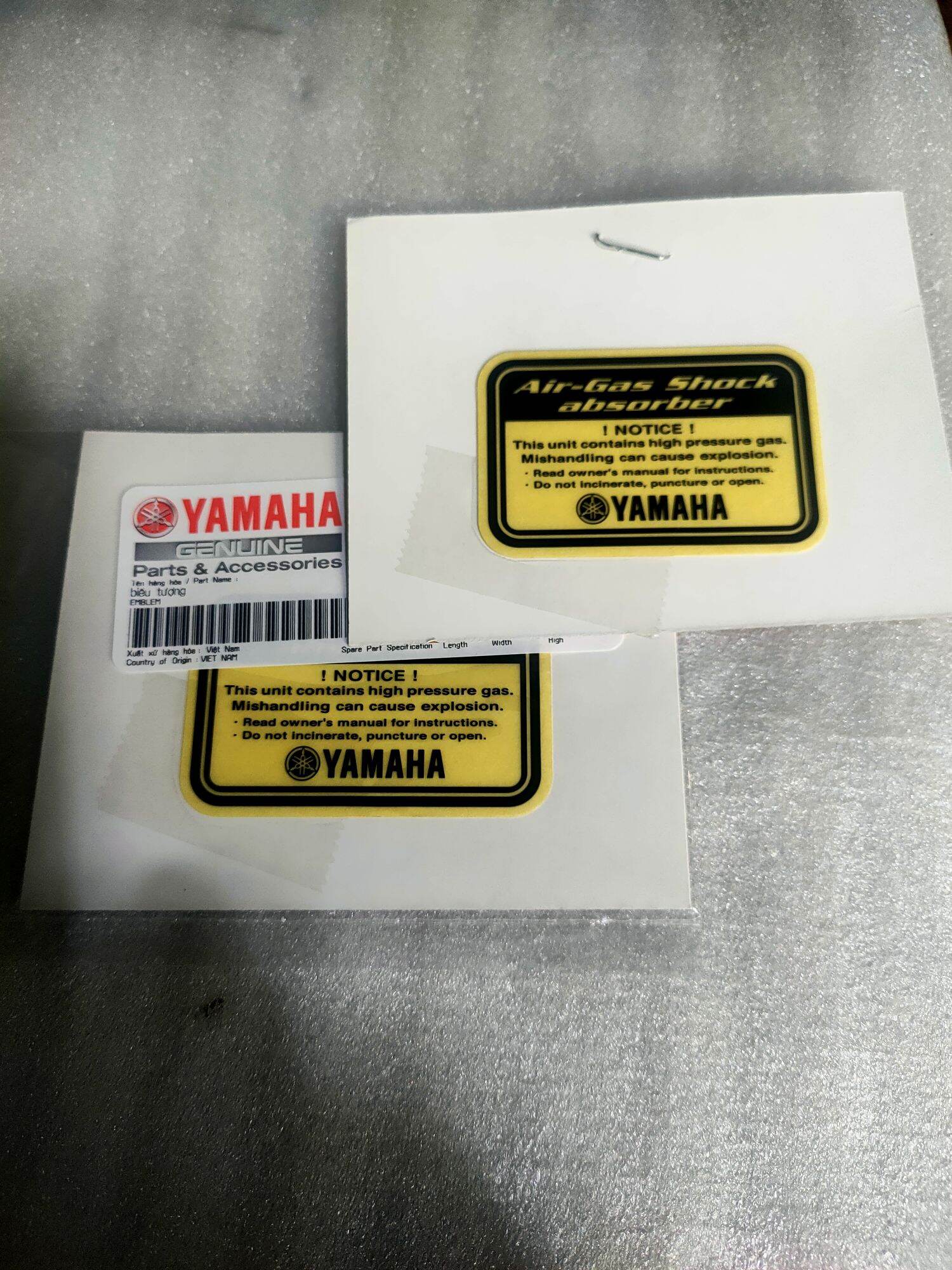 Cặp tem zin chính hãng Yamaha dán phuộc sau