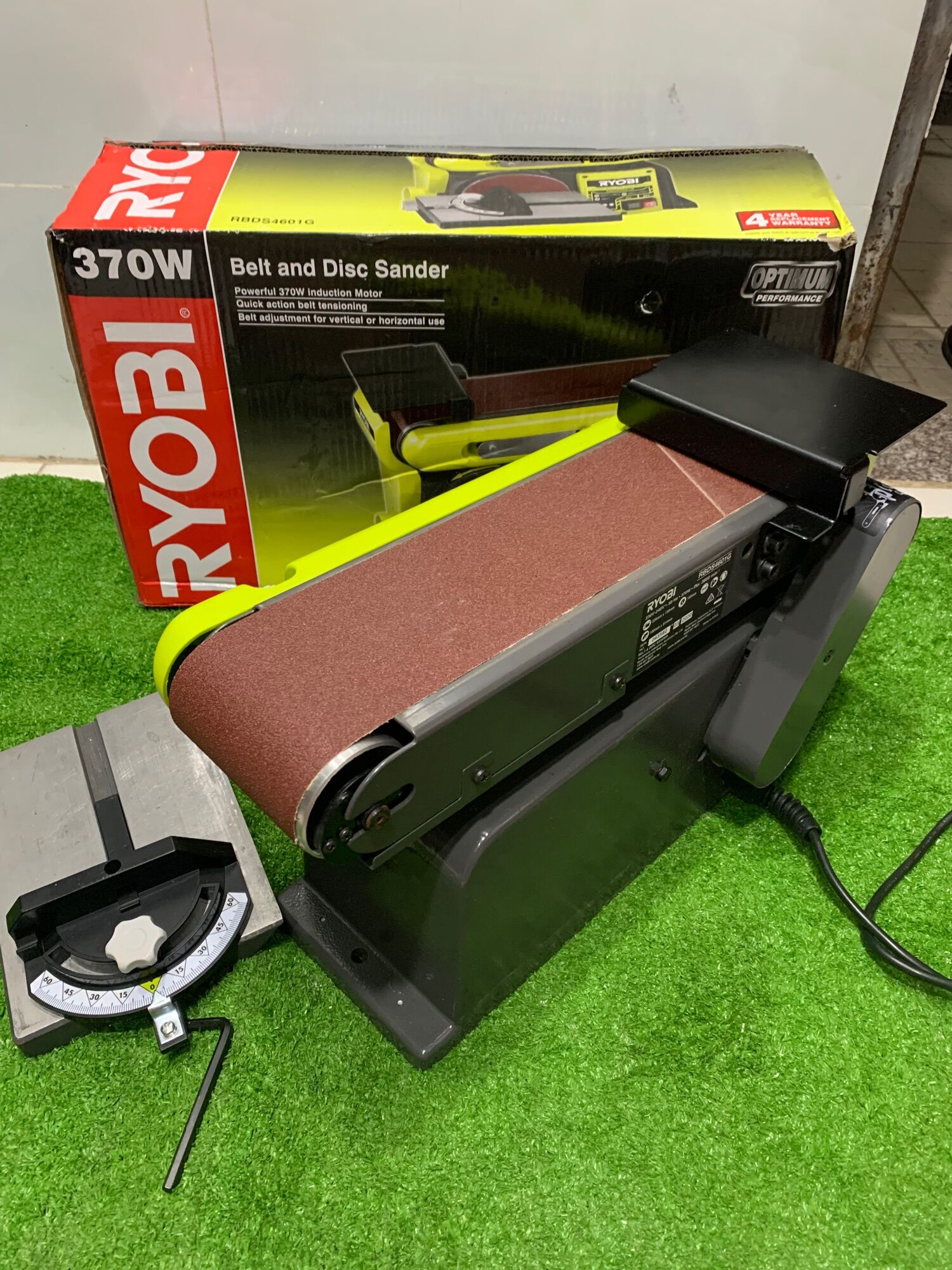 Máy Chà Nhám Băng Ryobi