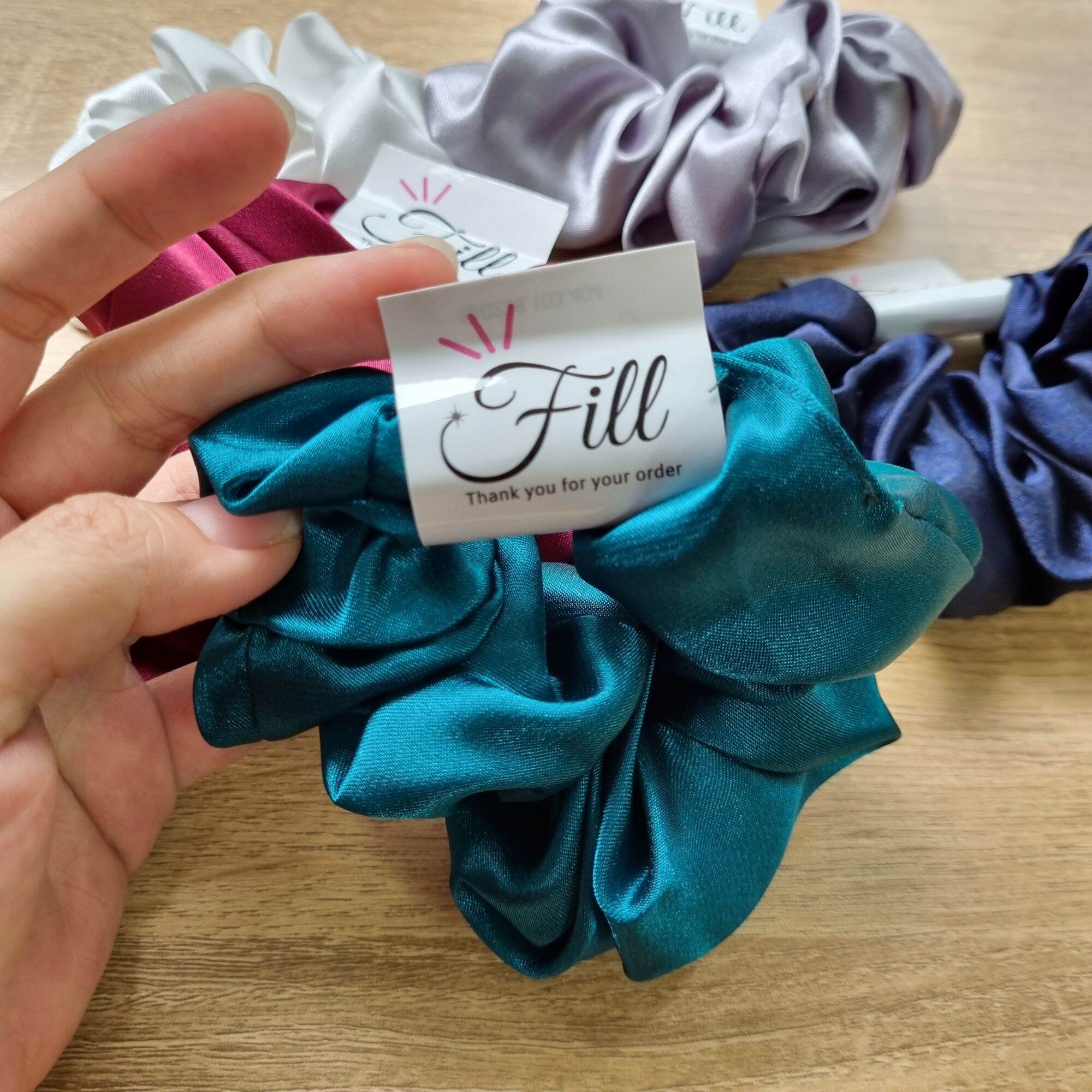 Thun buộc tóc lụa satin dây cột tóc scrunchies (cột tóc vải thanh lịch)