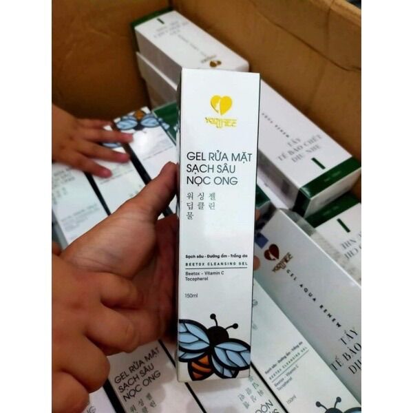 Sữa rửa mặt nọc ong Yody White Phương Anh (dịu nhẹ sau tái tạo)