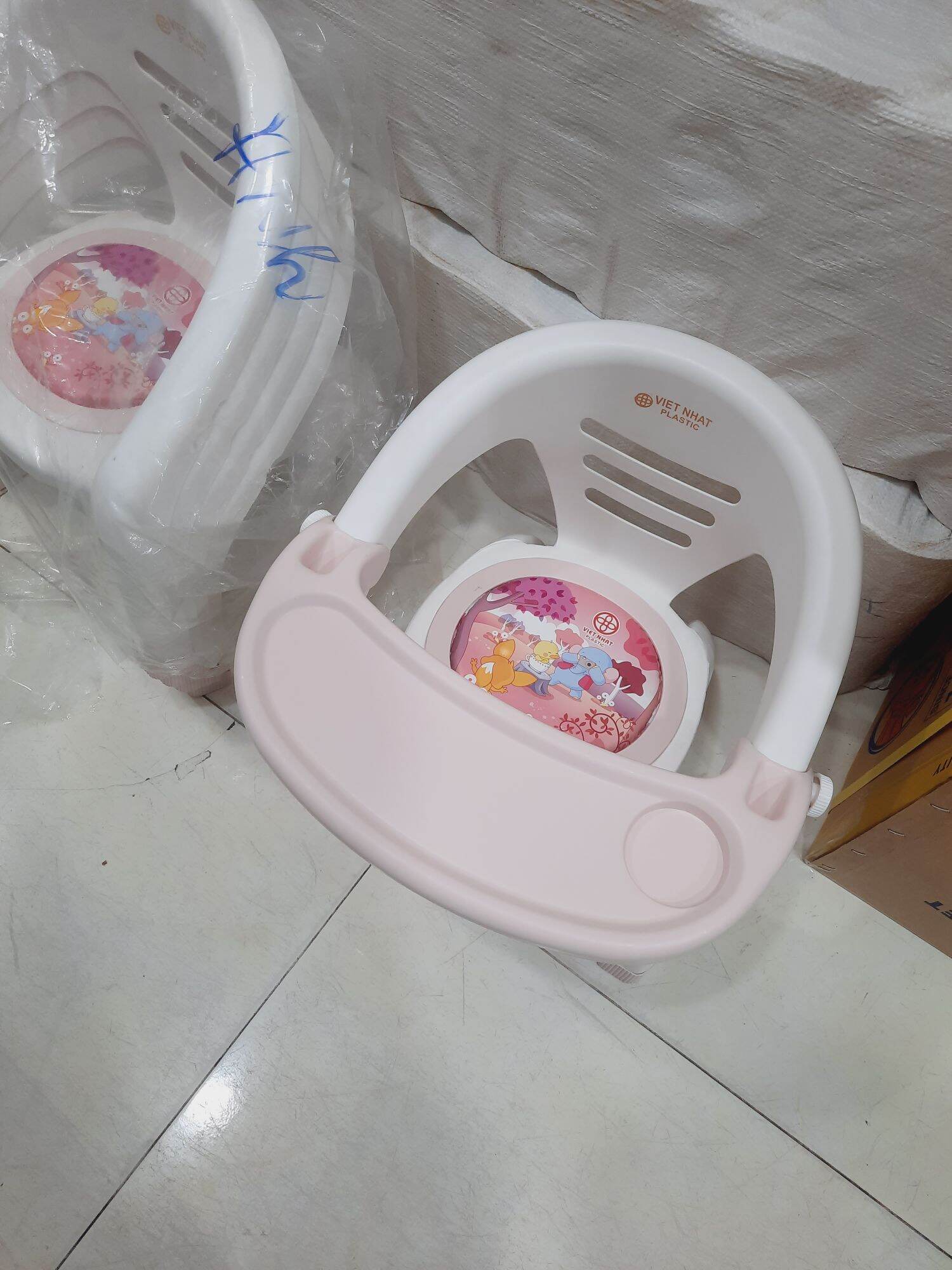Ghế ăn dặm có thể tháo rời bàn