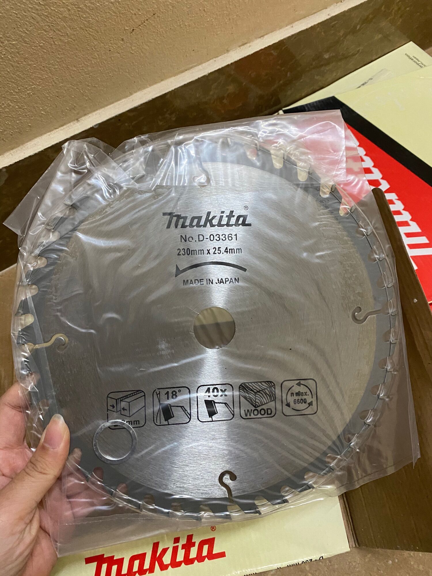 Lưỡi Cắt Gỗ Makita 230mmx40 răng [ Hàng chính hãng ]