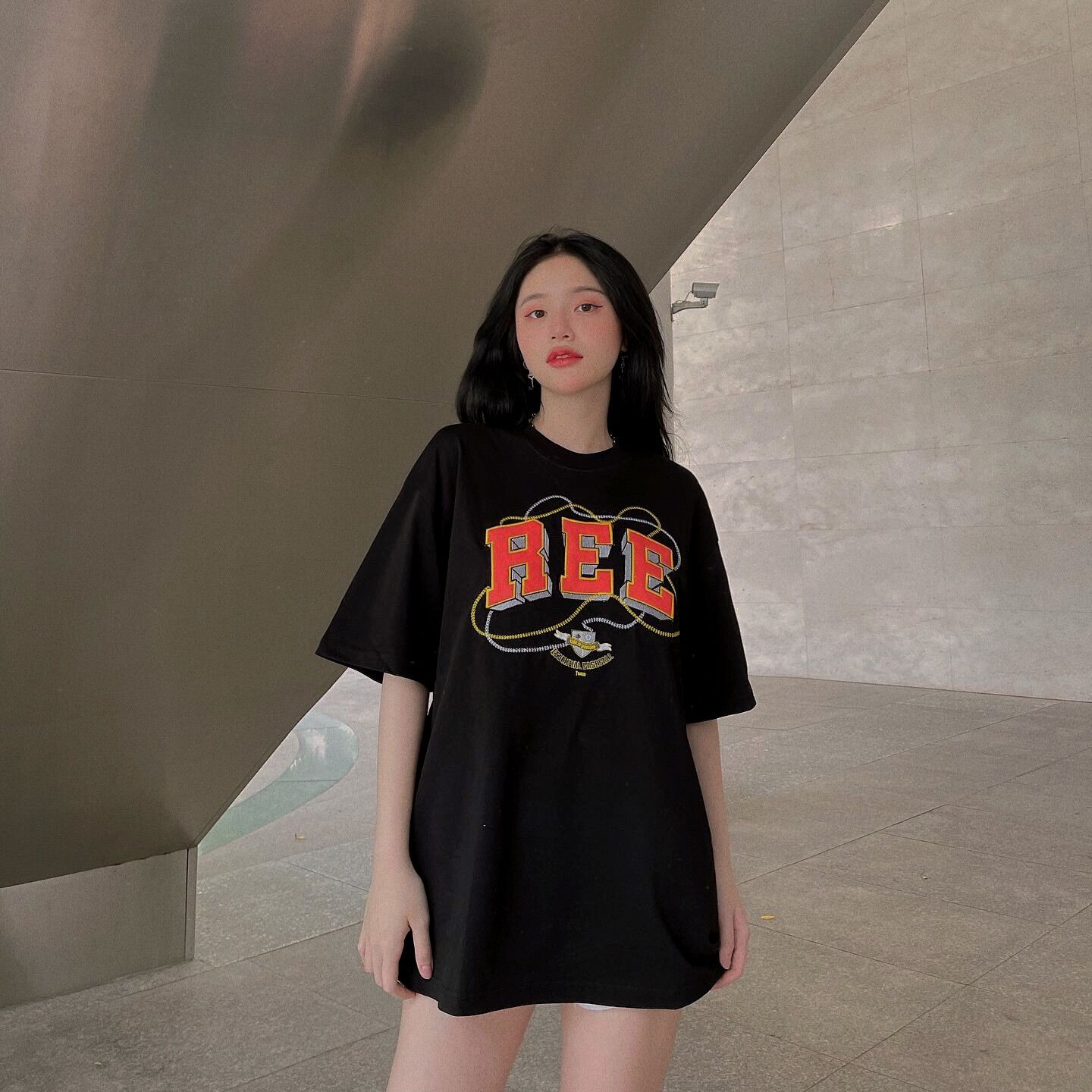 LOCAL BRAND REE - ÁO THUN EMBROIDERED BASIC MÀU ĐEN - THÊU DA