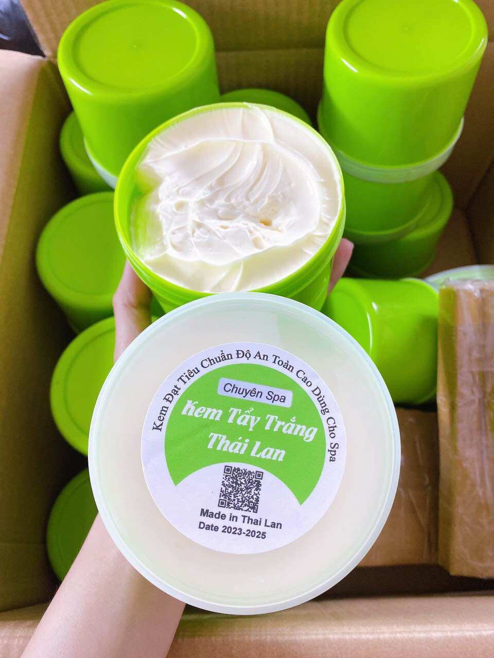 500gr Kem Body Tẩy Thái Lan ( tặng tắm trắng )