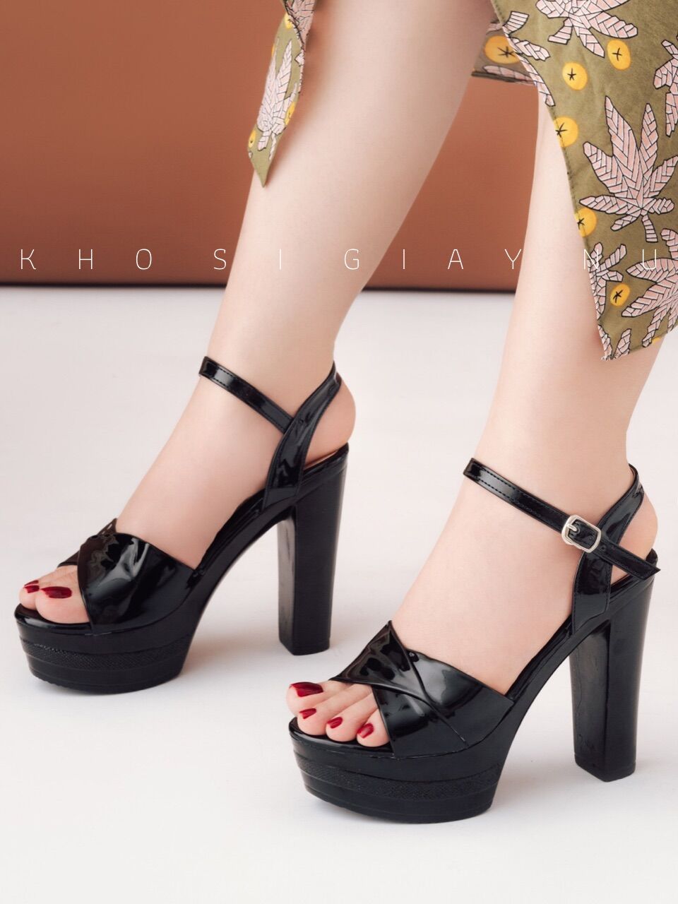 Giày sandal nữ cao gót siêu nhẹ gót vuông cao 12 phân đế đúc nguyên khối
