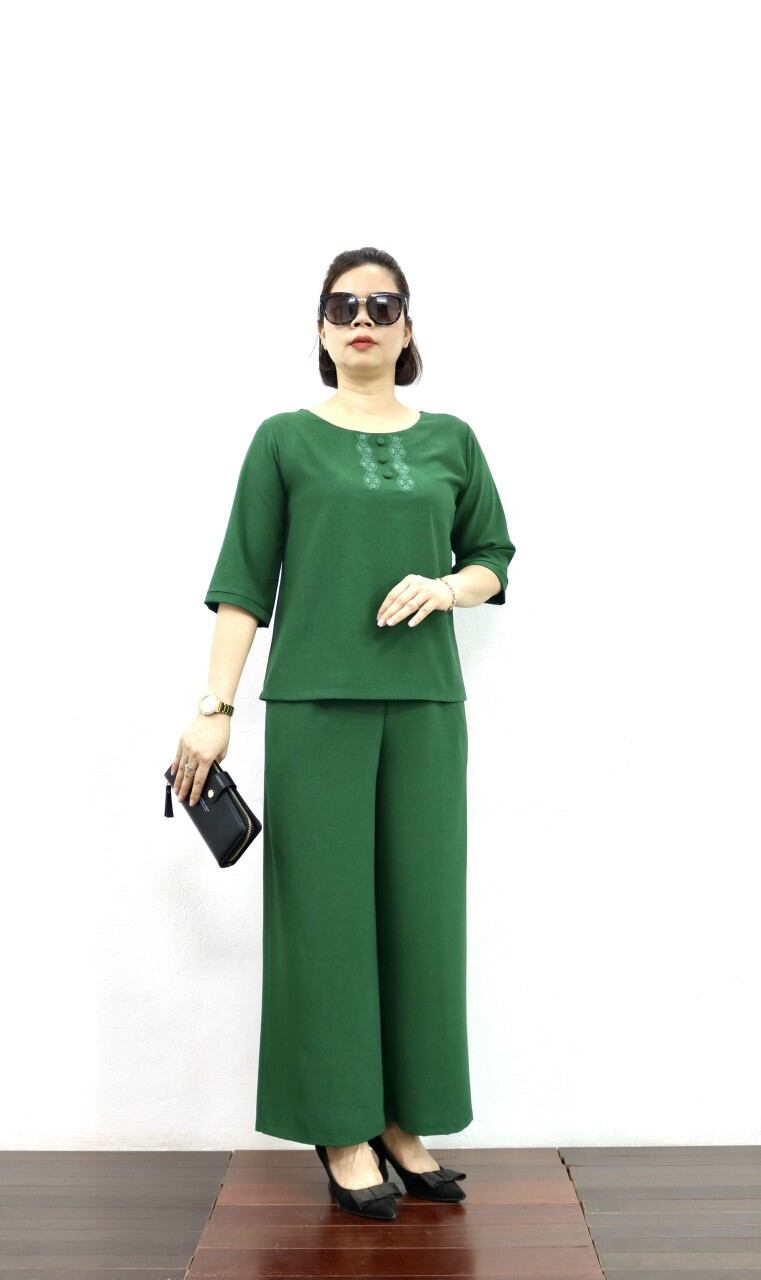 Bộ đồ dành cho phụ nữ trung niên - Bộ lụa gấm trơn tay lỡ