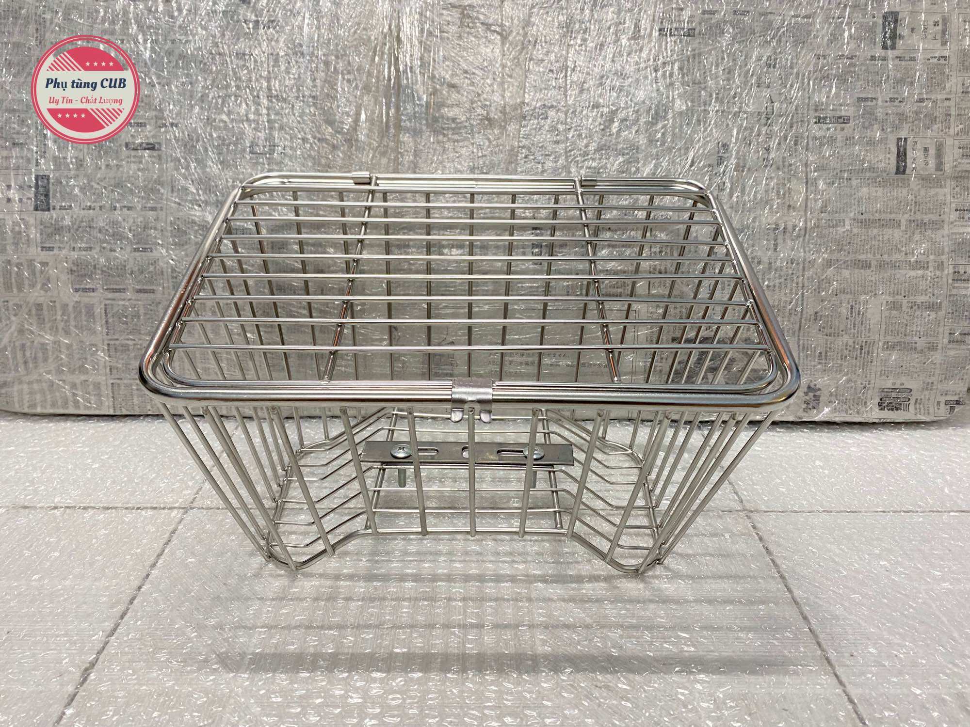 Rổ mẫu đáy xệ có nắp cho xe cub, dream chất liệu inox