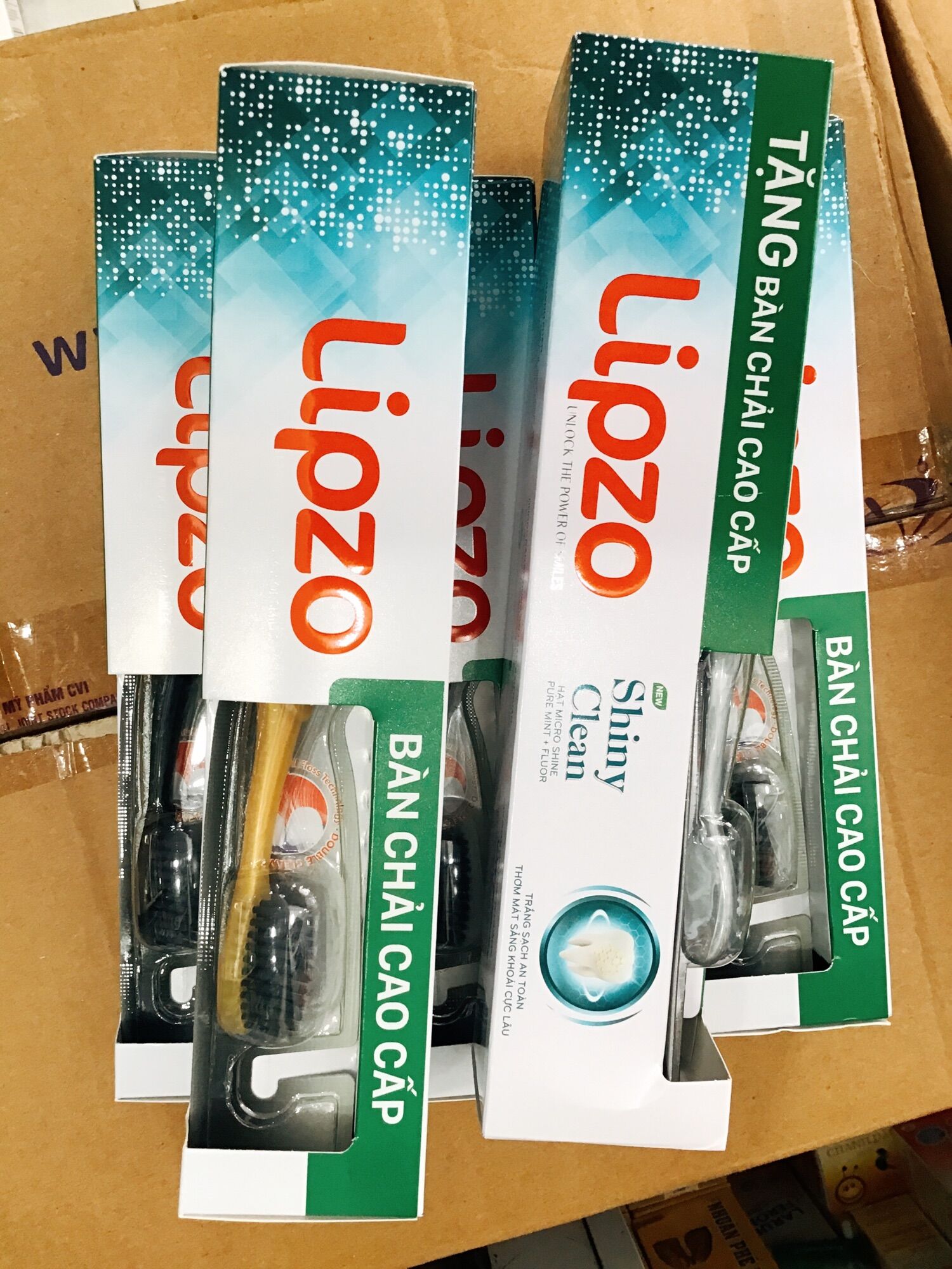 Kem đánh răng Lipzo Shiny clean