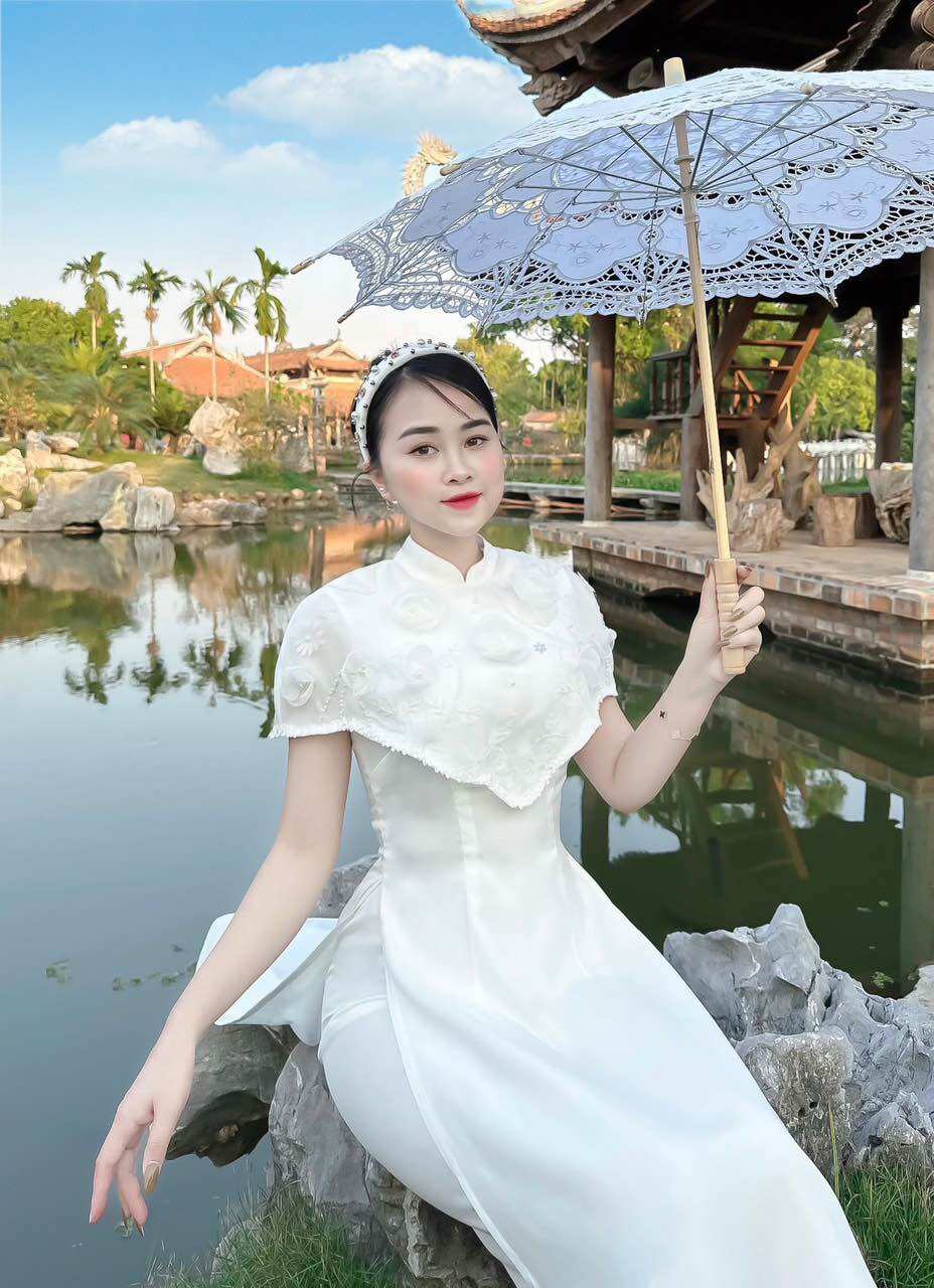 Set áo dài lụa thêu hoa tay cao cấp kèm quần lụa