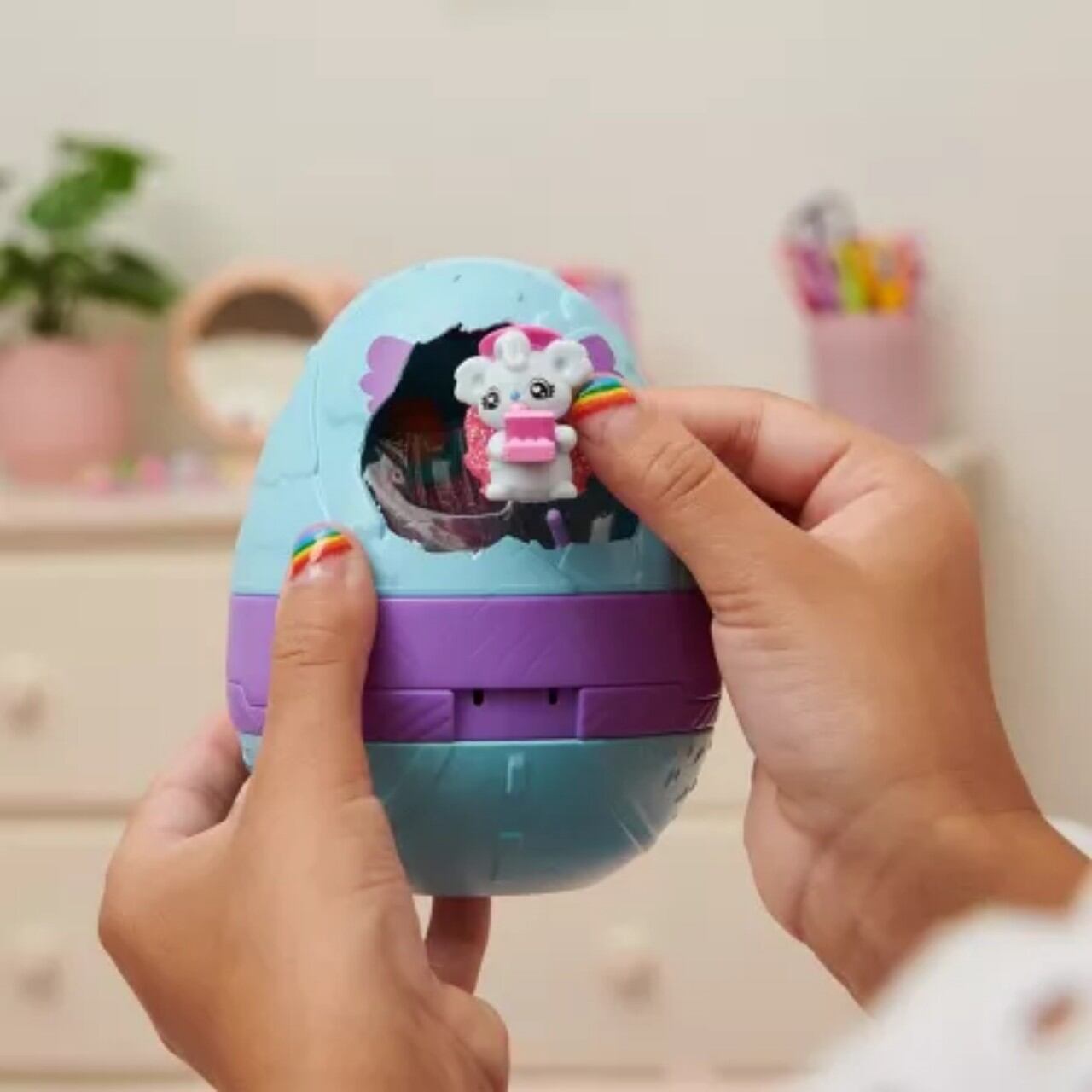 Trứng đồ chơi Hatchimals