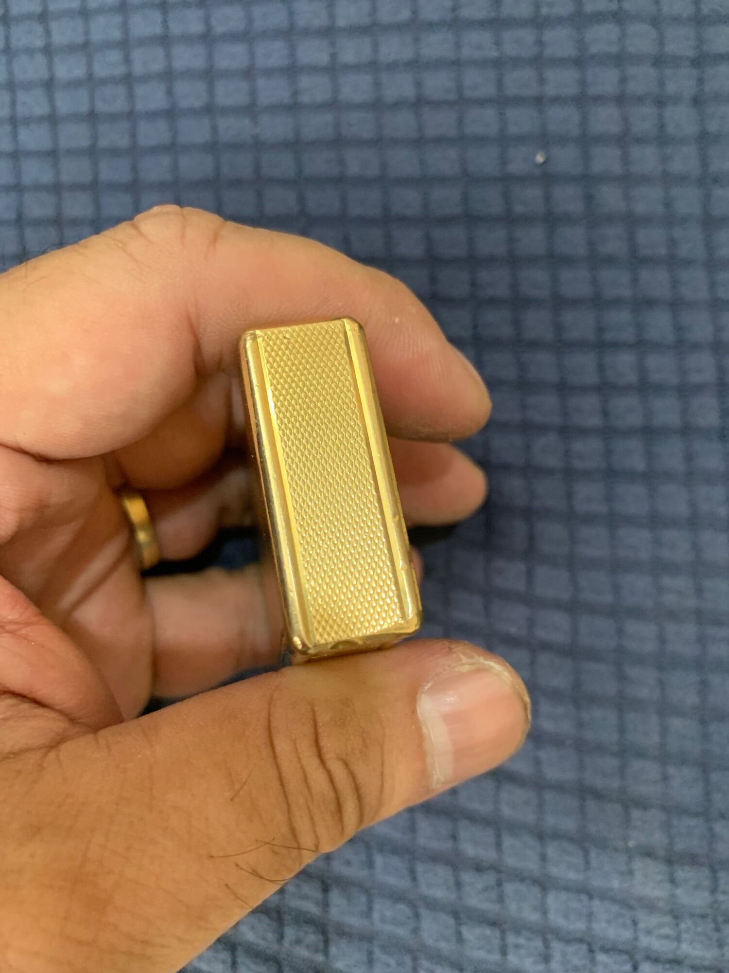 Bật lửa Dupont của Pháp.
